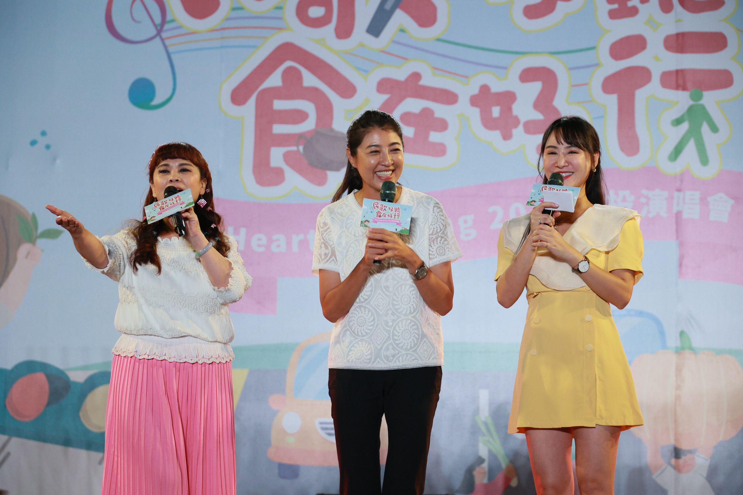 other image2-The “Folk Songs are Nice. Food and Travel are Great: Heartwarming Concert” was held at Zhongxing New Village on the first night of the long National Day vacation, October 8