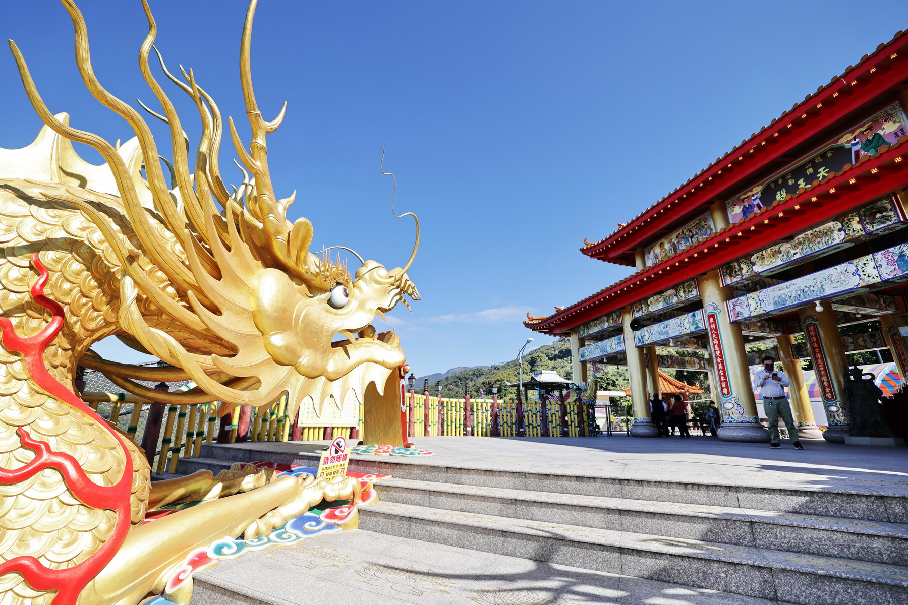 (開新視窗)連至 金龍山法華寺捐10台AED　許縣長允優先配置在中寮鄉 完整照片