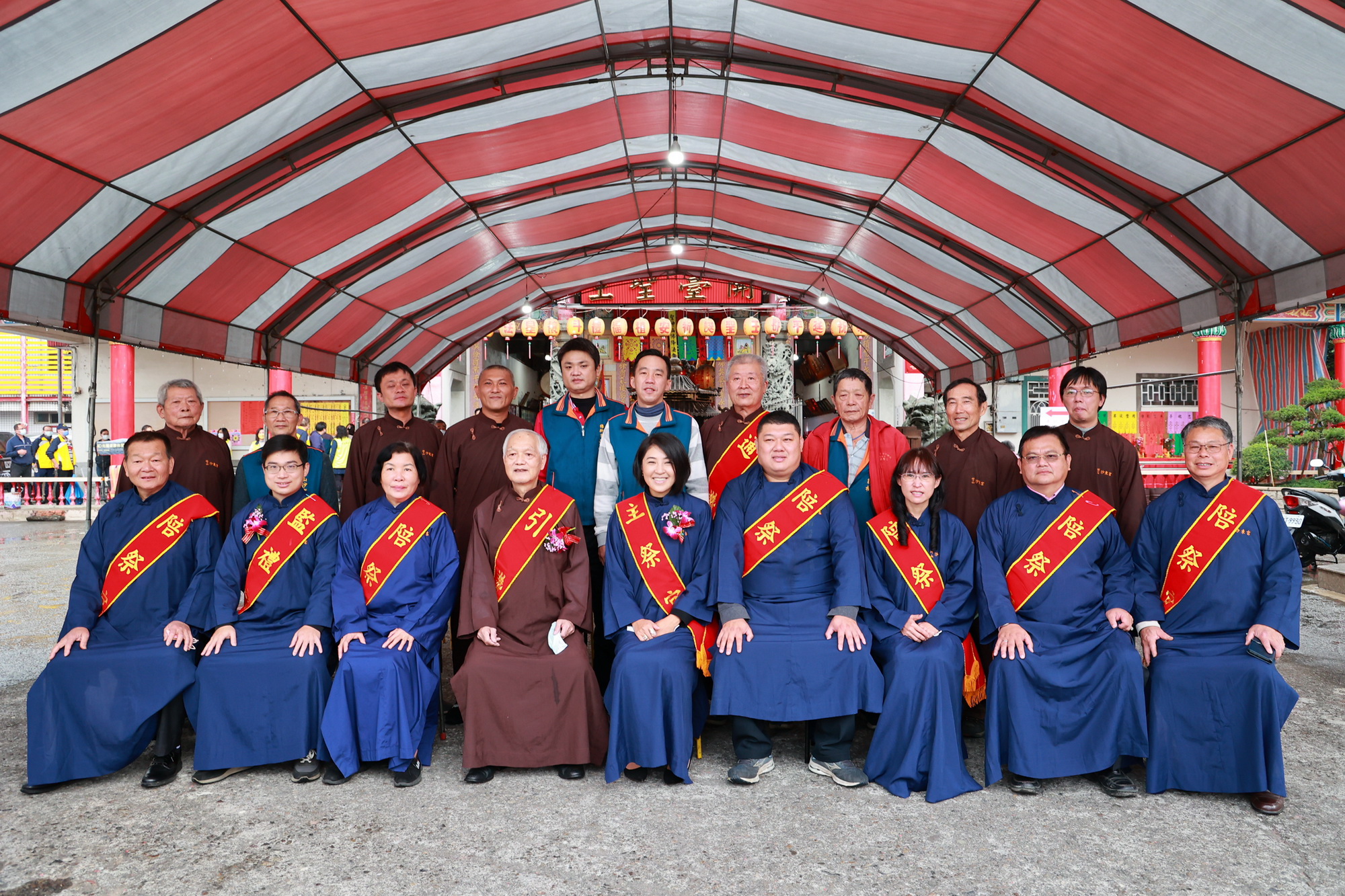(開新視窗)連至 祭典人員合影1 完整照片