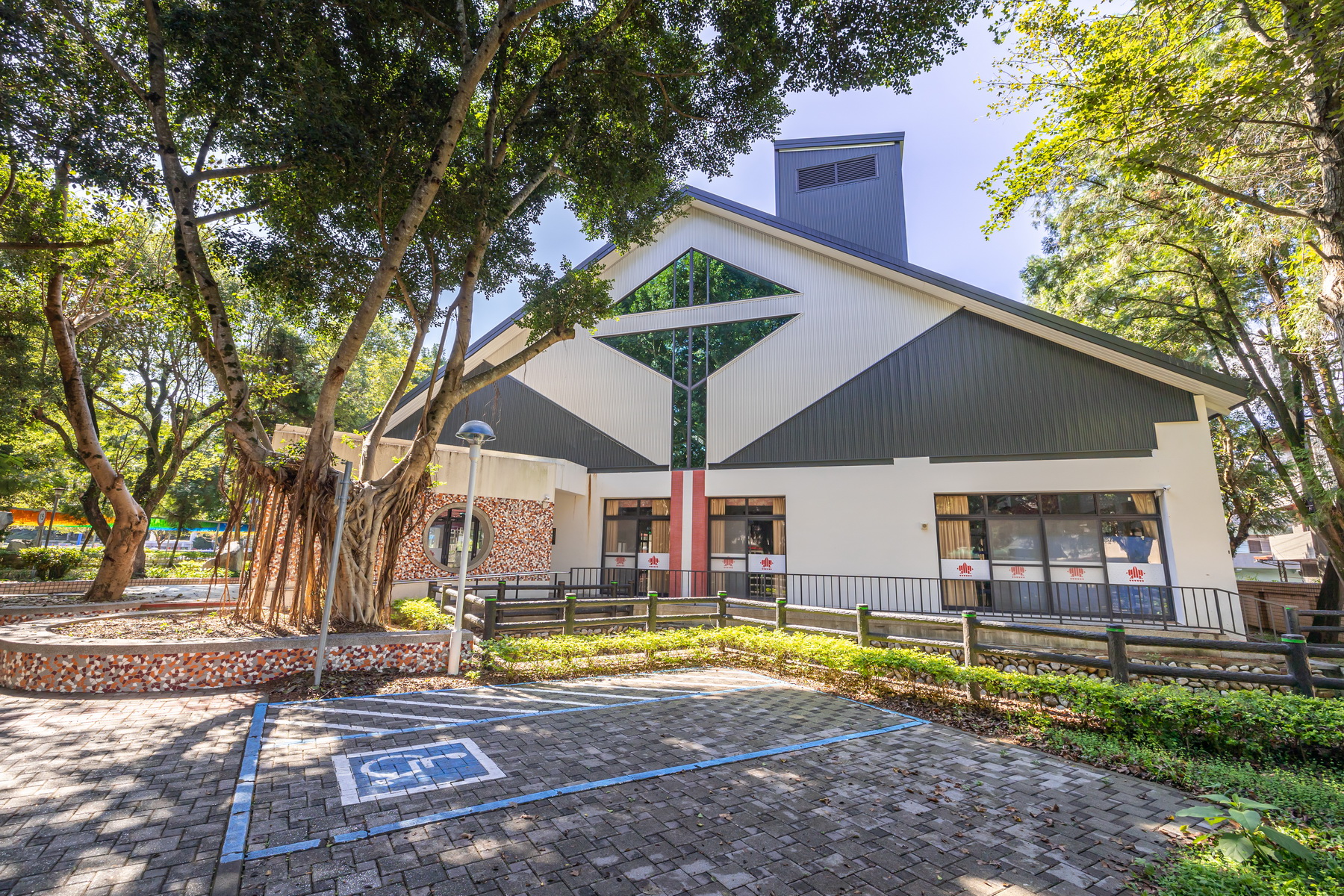 (開新視窗)連至 埔里愛蘭國小 完整照片