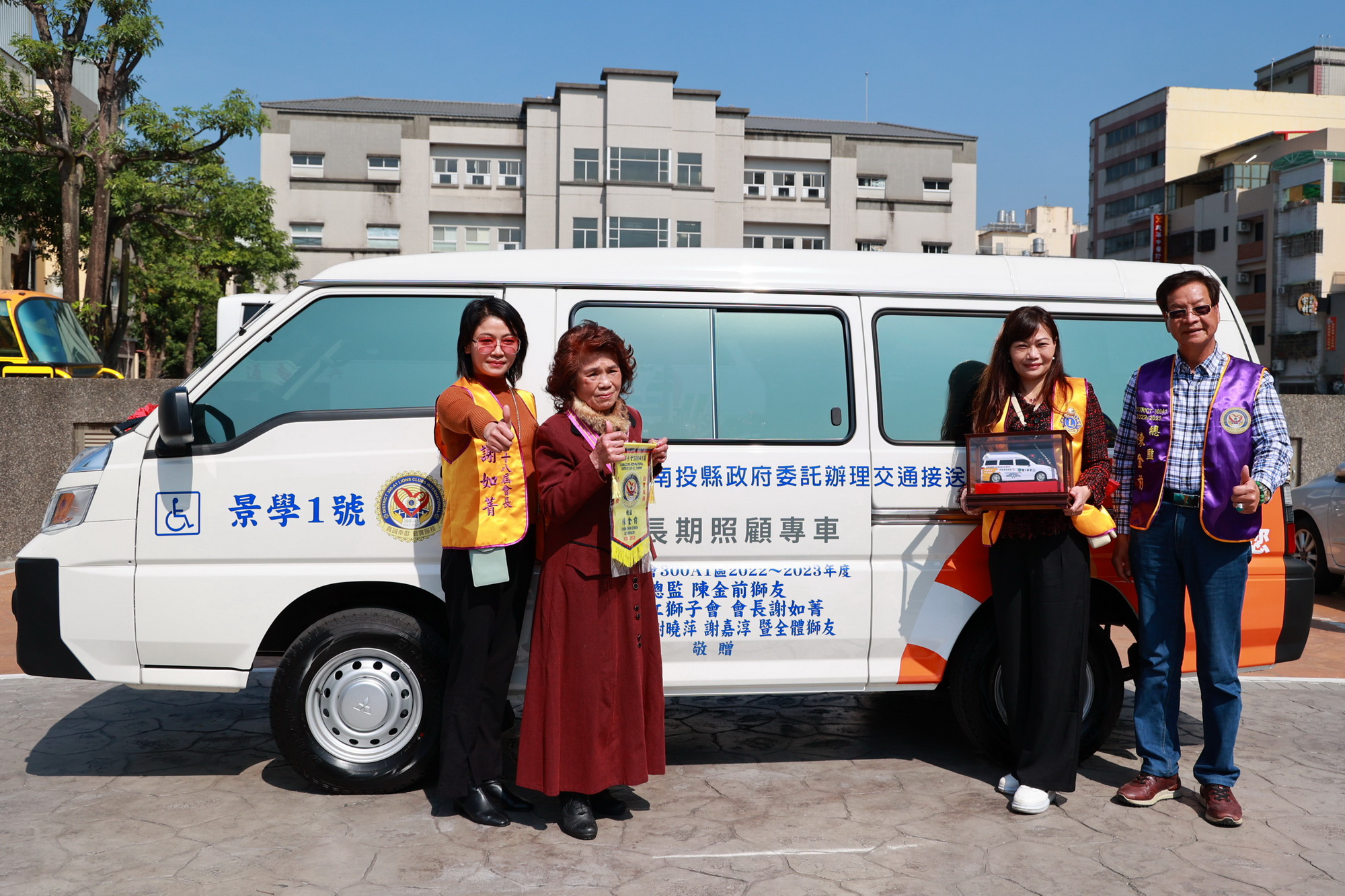 (開新視窗)連至 與車兩合影 完整照片