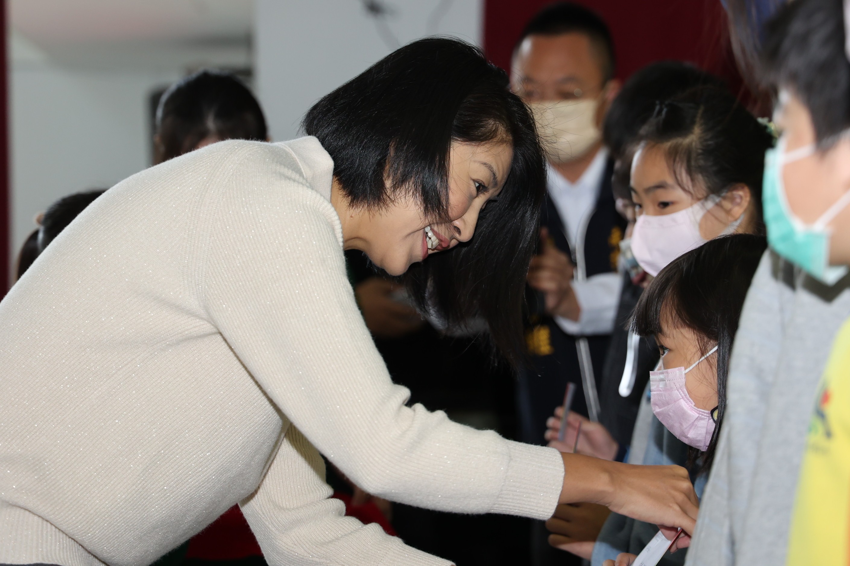 (開新視窗)連至 許縣長親頒竹山鹿谷「傳愛學子．求學無礙」助學金嘉惠68學子 完整照片