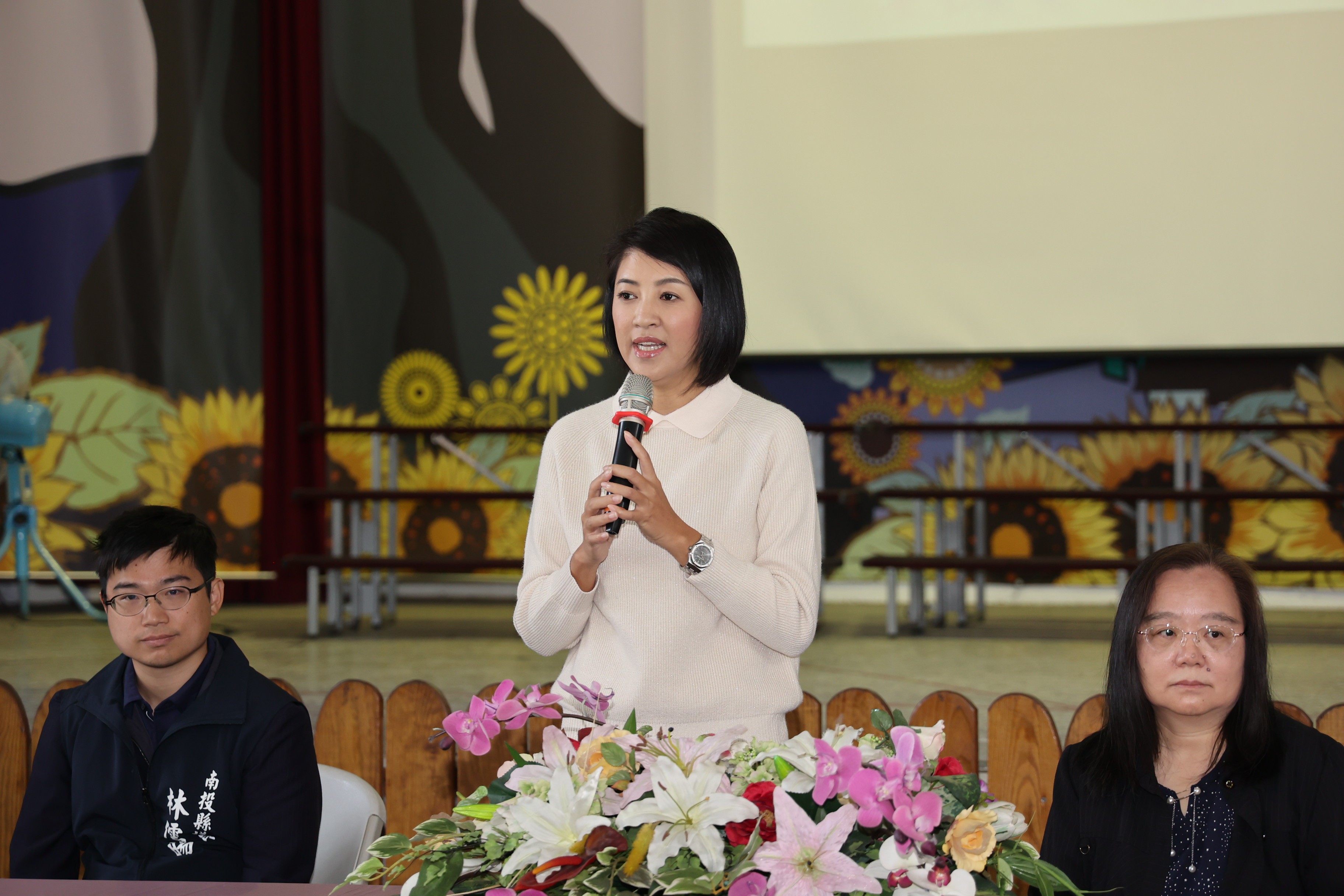 (開新視窗)連至 許縣長親頒竹山鹿谷「傳愛學子．求學無礙」助學金嘉惠68學子3 完整照片