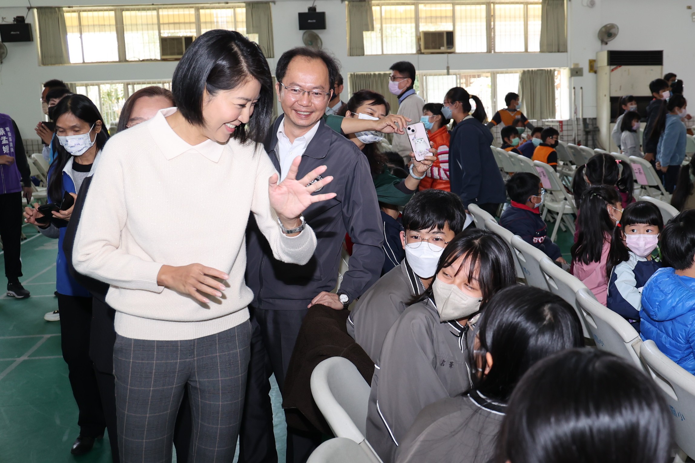 (開新視窗)連至 許縣長親頒竹山鹿谷「傳愛學子．求學無礙」助學金嘉惠68學子4 完整照片