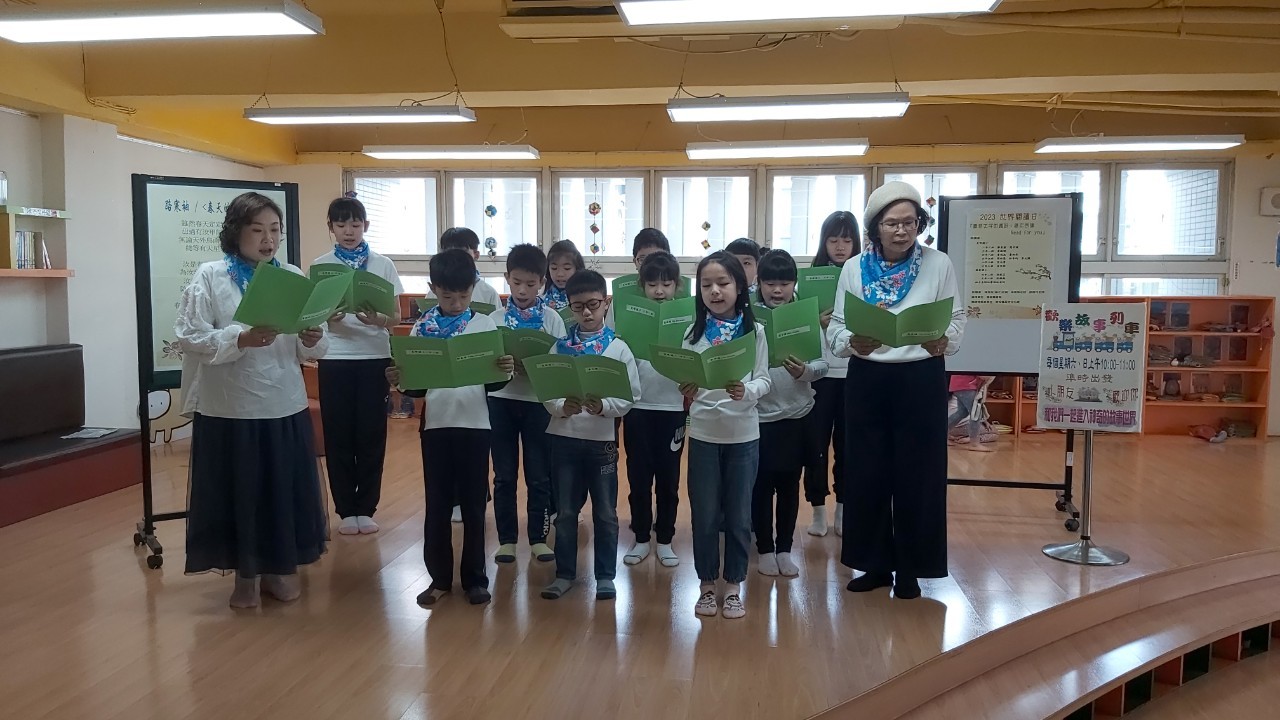 文章圖片-南投縣政府文化局圖書館為響應國家圖書館4月23日「世界閱讀日」，自4月1日至4月30日止辦理「聽見文字的繽紛：為你朗讀」朗讀台語詩《春天的花蕊》影片播放活動。