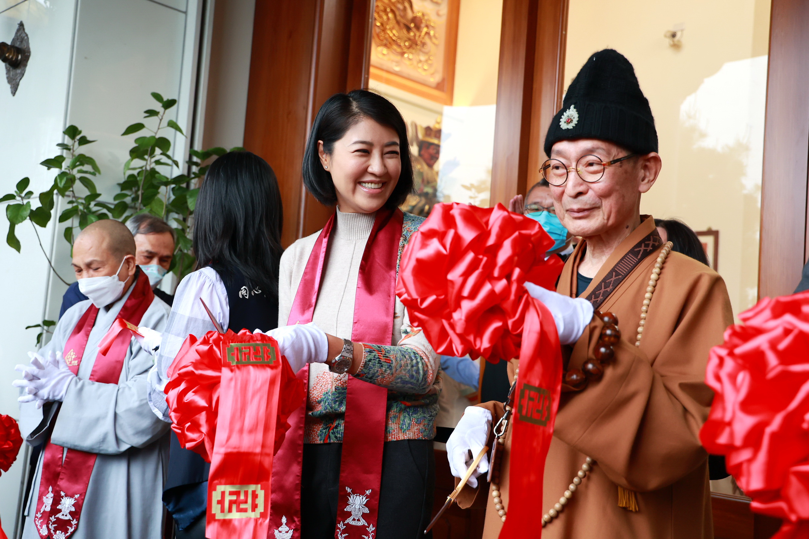 圖片-許縣長出席鹿谷大華嚴寺大悲寶殿啟用暨重開山門慶典