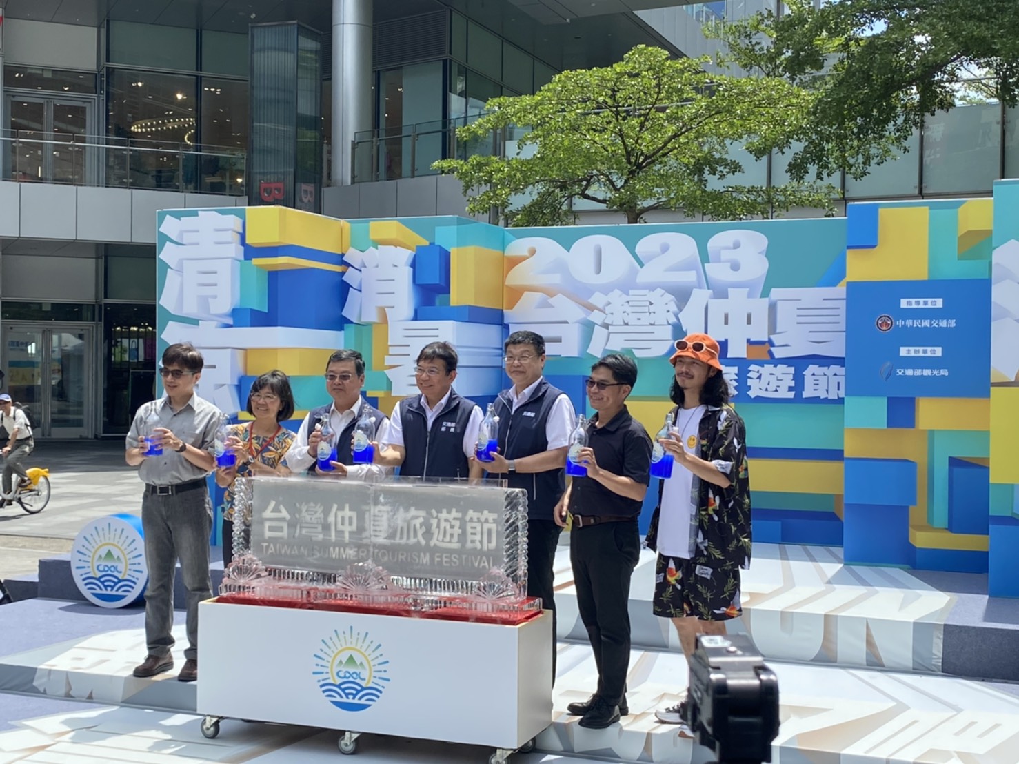 (開新視窗)連至 縣府參加「台灣仲夏旅遊節」記者會 行銷暑期星空季及旅遊資訊 完整照片