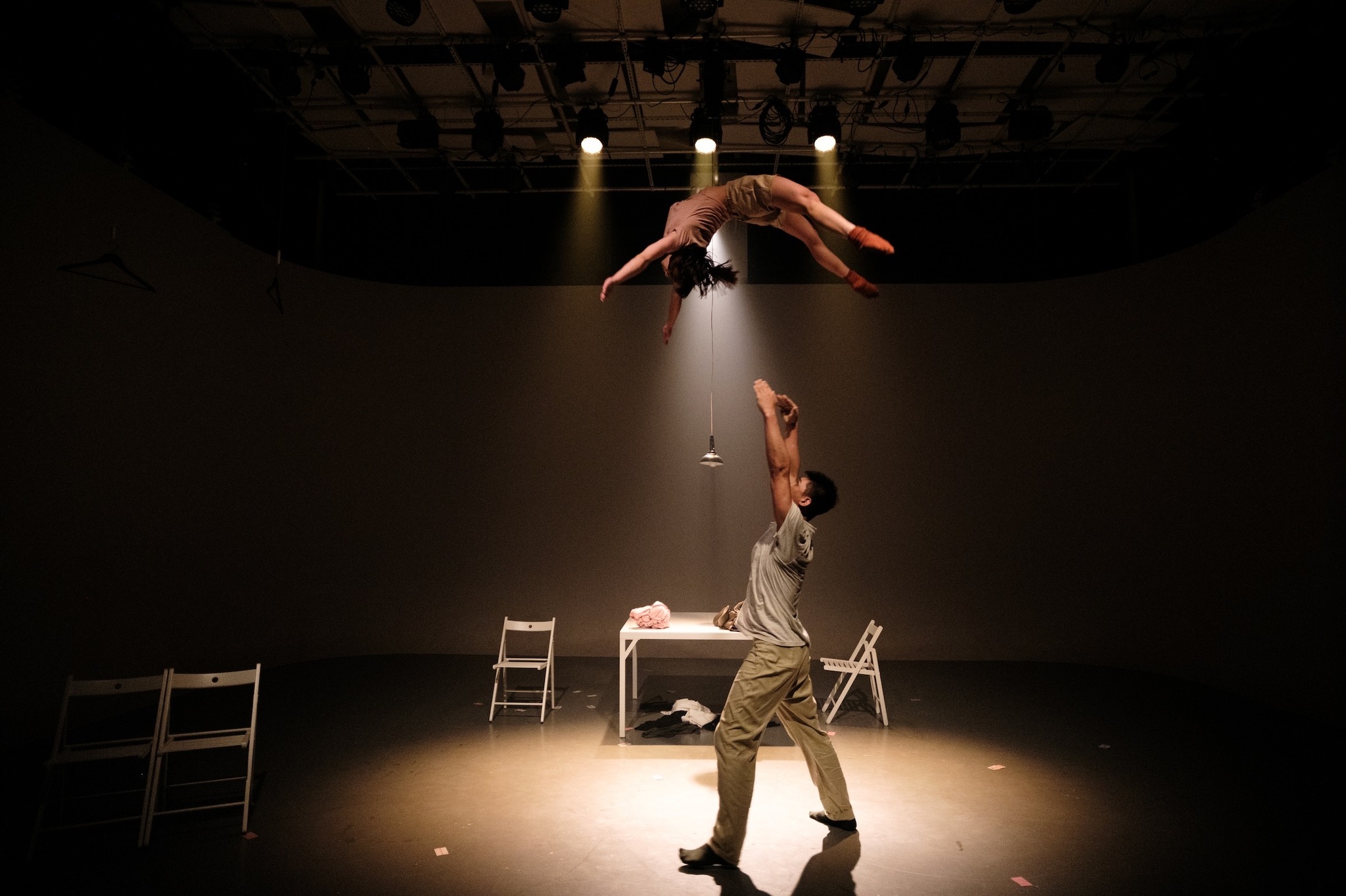 文章圖片-【2023南投劇場藝術季─藝綺心動】 10月7日(六)0471特技肢體劇場《彼此彼此》