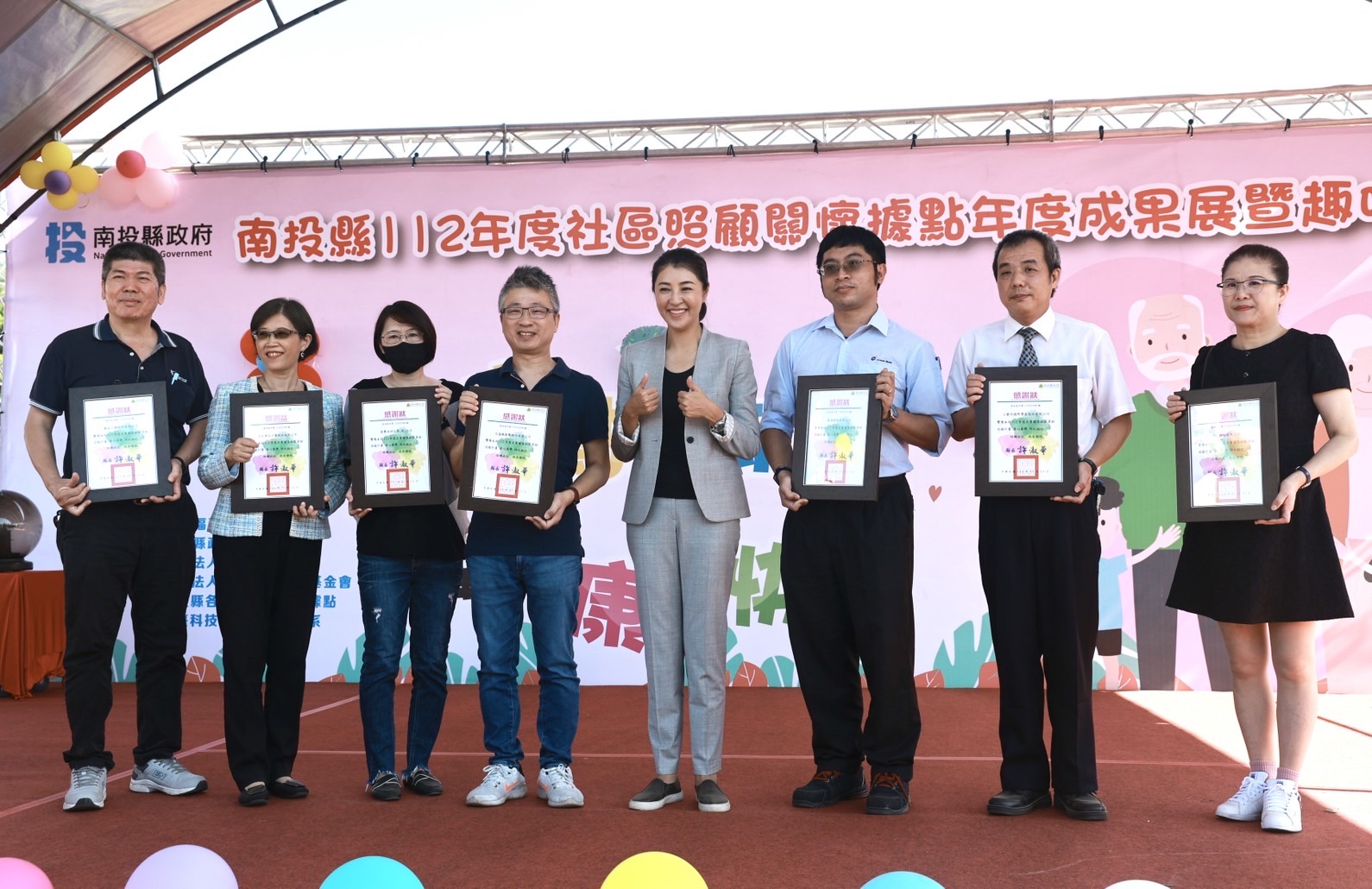 相關圖片3-投縣「社區照顧關懷據點」112年度成果展暨趣味競賽隆重登場 許縣長嘉勉志工辛勞