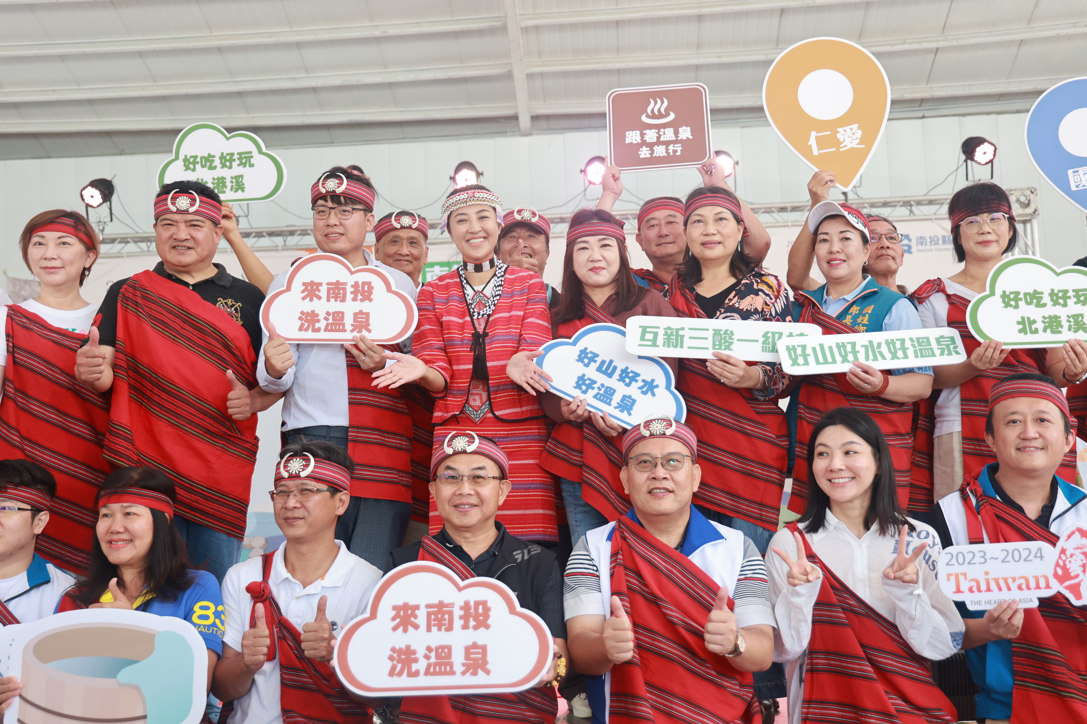 圖片-北港溪溫泉嘉年華開幕吸6千人潮 許縣長邀大家來泡好湯嚐美食喝咖啡