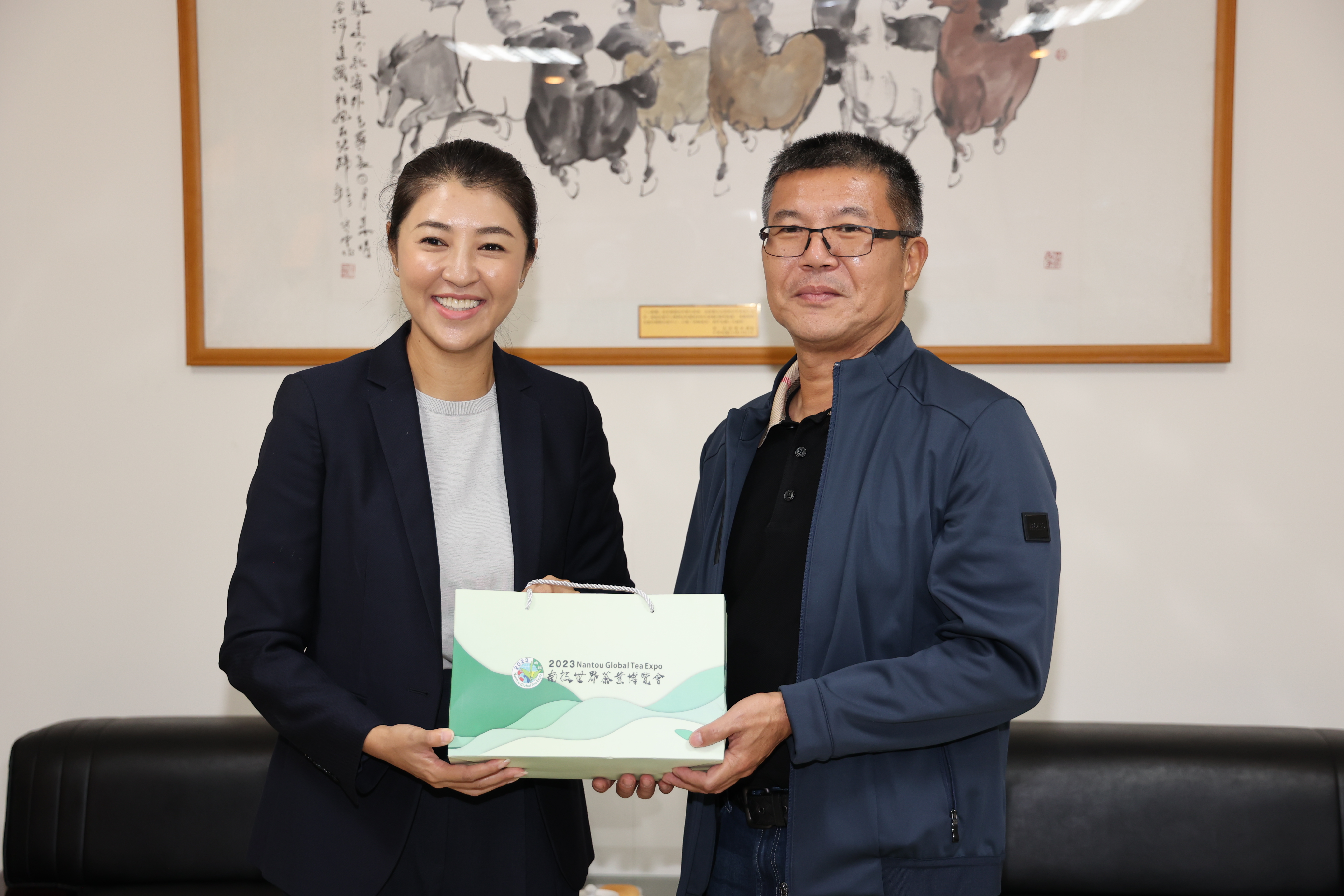 相關圖片2-永乘工程勞軍捐贈兵整中心10萬元加菜金        許縣長感謝企業嘉惠南投