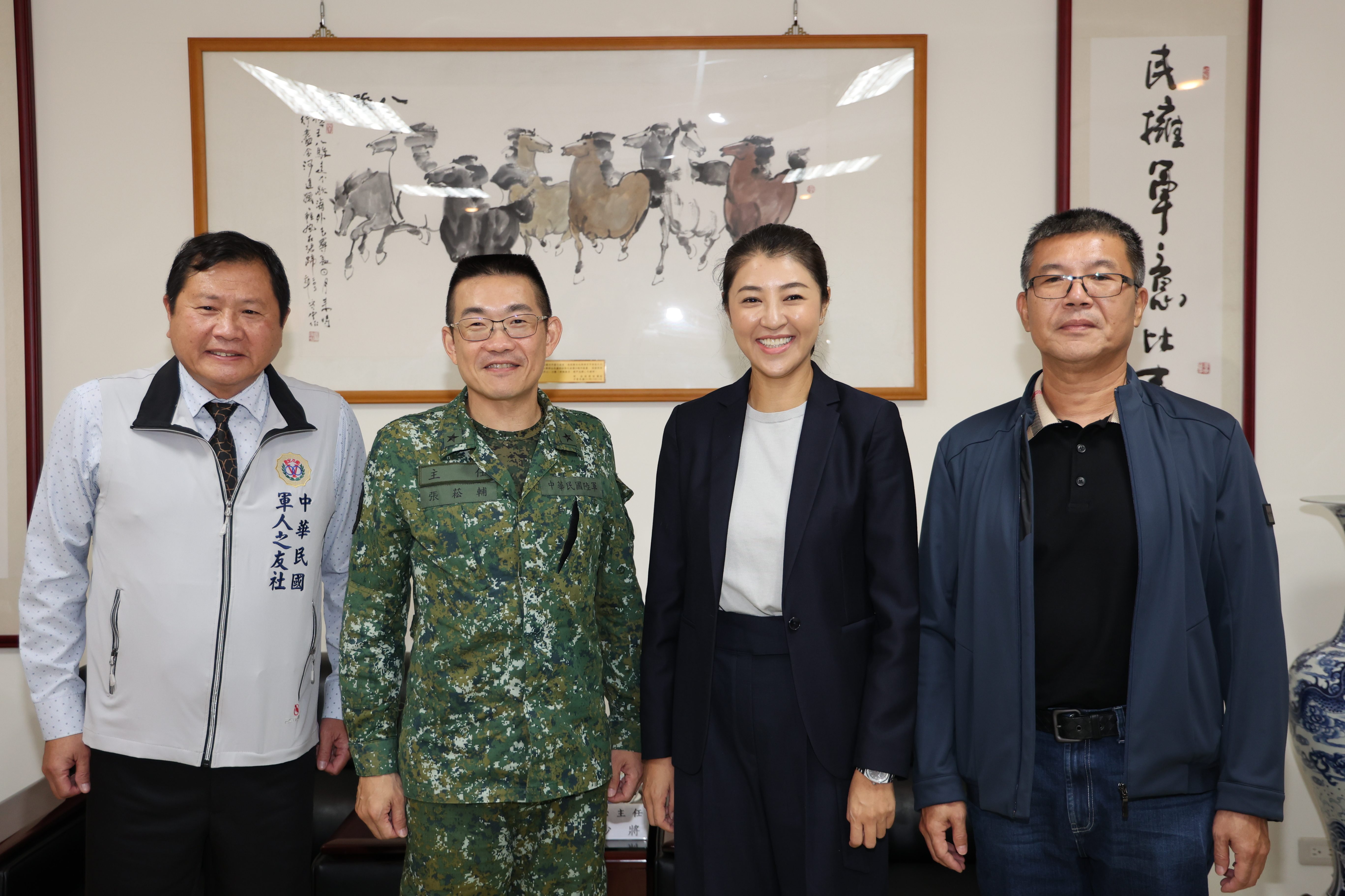 相關圖片3-永乘工程勞軍捐贈兵整中心10萬元加菜金        許縣長感謝企業嘉惠南投