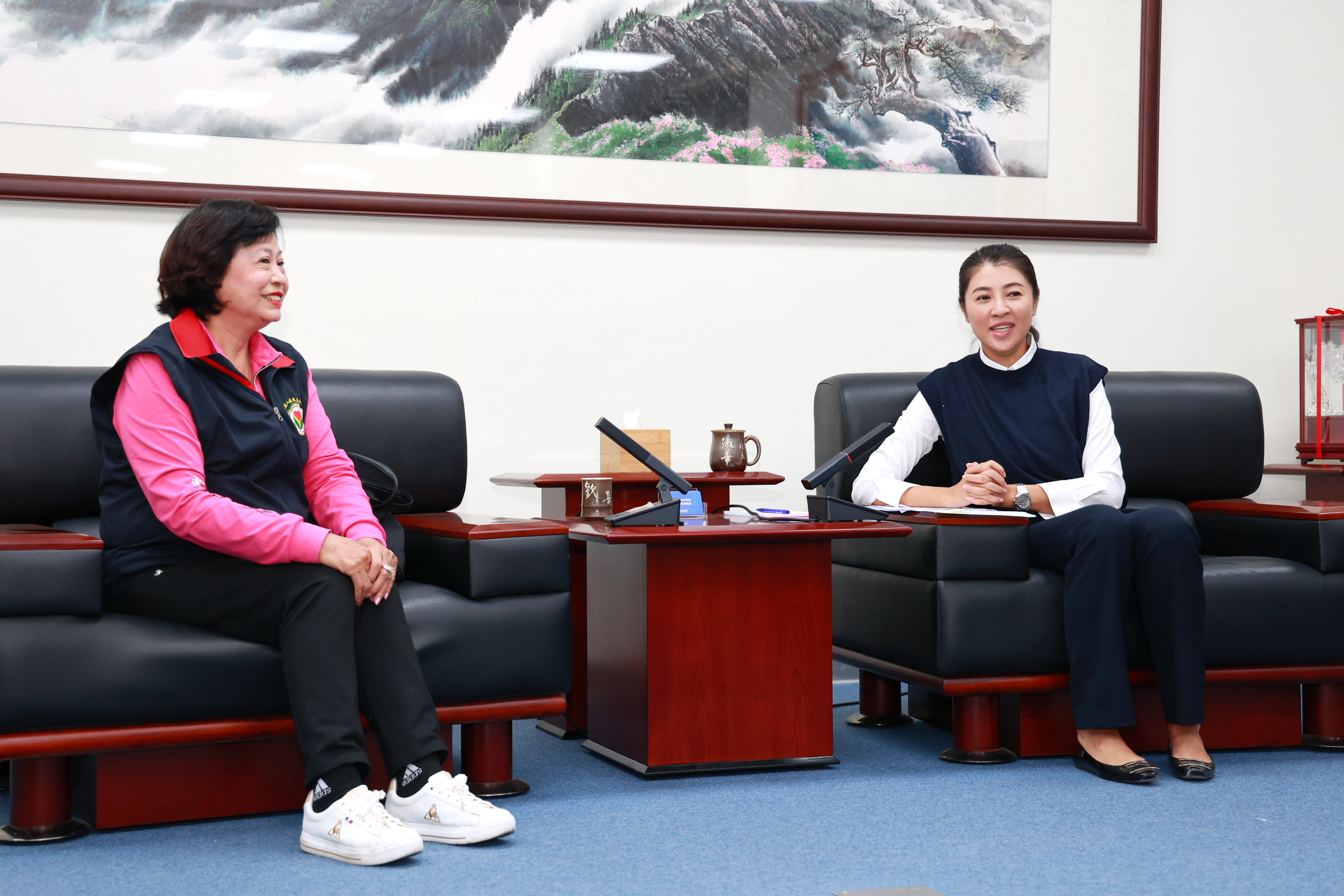 相關圖片1-許縣長感謝達成基金會長期捐助弱勢喪葬費用
