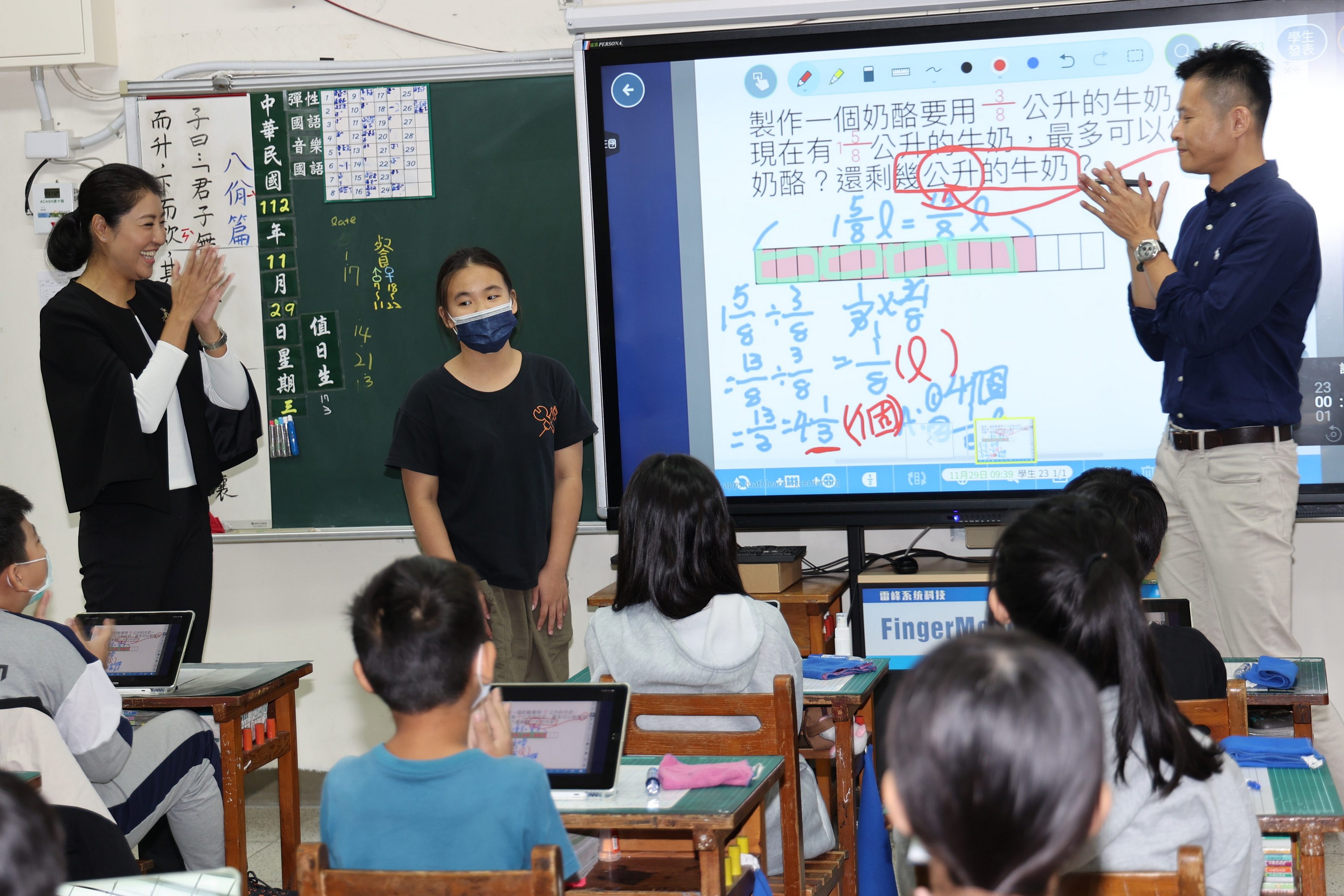 相關圖片2-全縣中小學班班有大屏 「宜居南投．智慧校園」大躍進 許縣長歡喜感恩宣示加速落實打造更好的數位學習環境