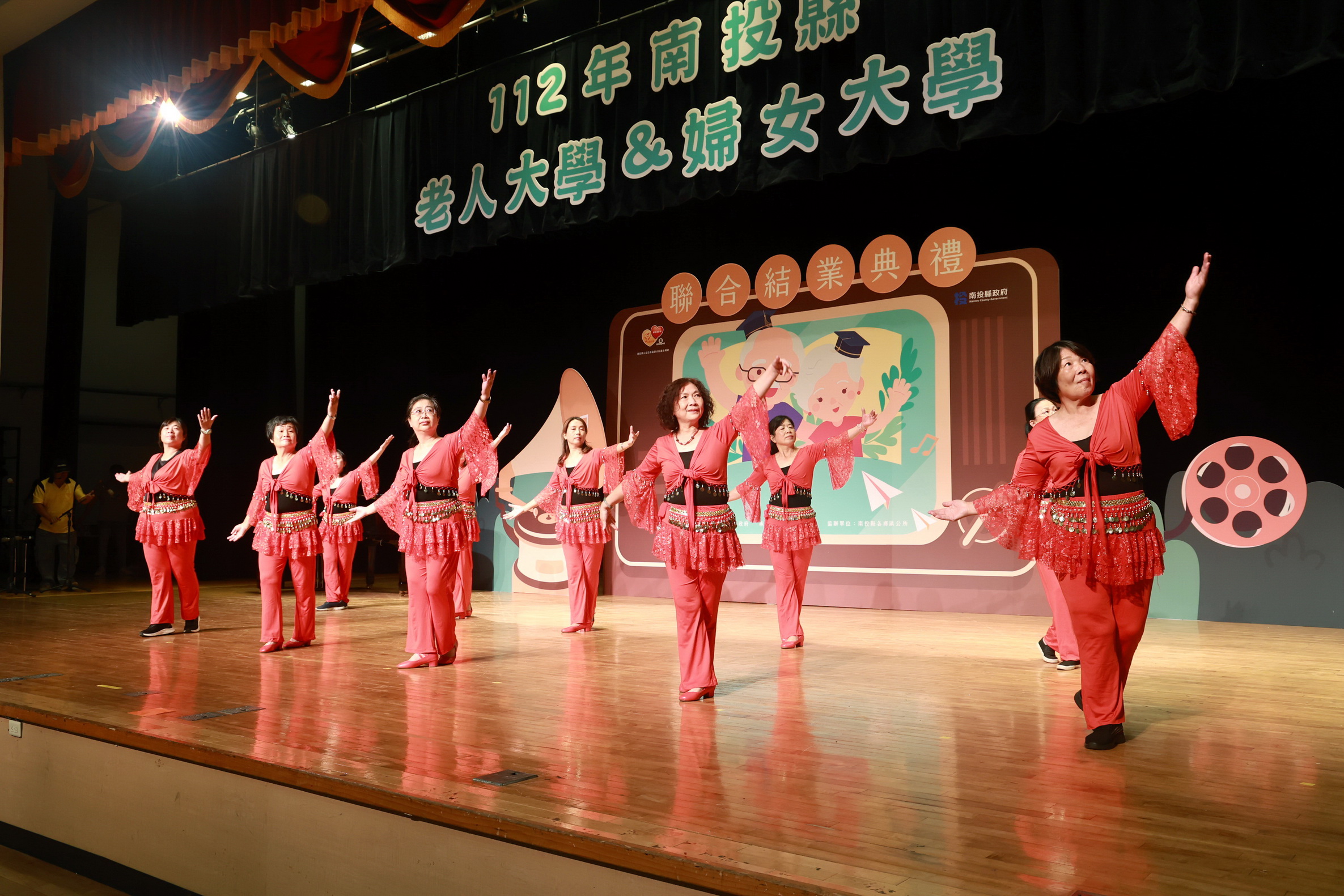 相關圖片3-投縣第40期老人大學及第33期婦女大學聯合結業典禮熱鬧登場