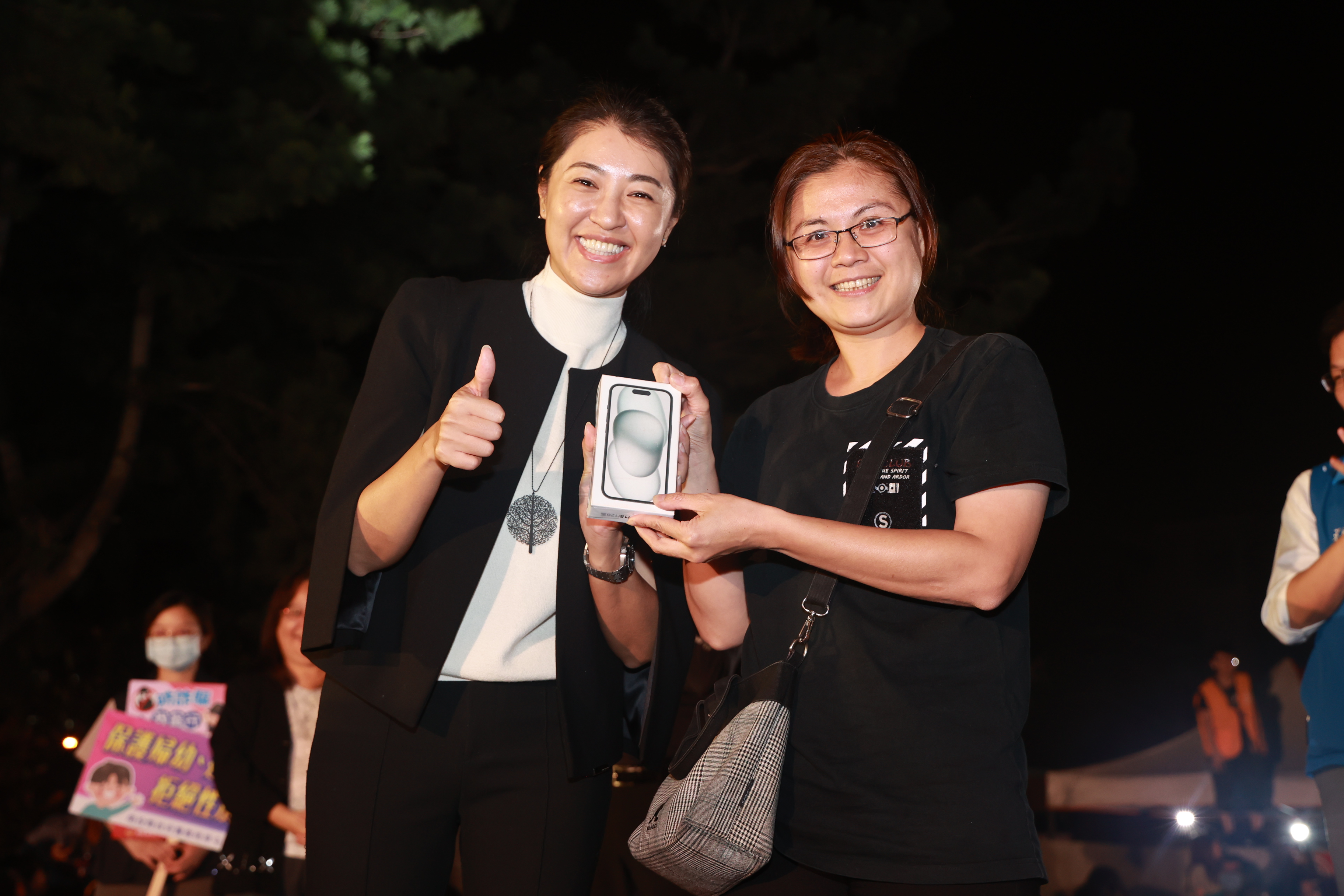 相關圖片1-彰明電子「讓愛傳出去」 草屯僑光國小聖誕樹點燈喜迎聖誕節