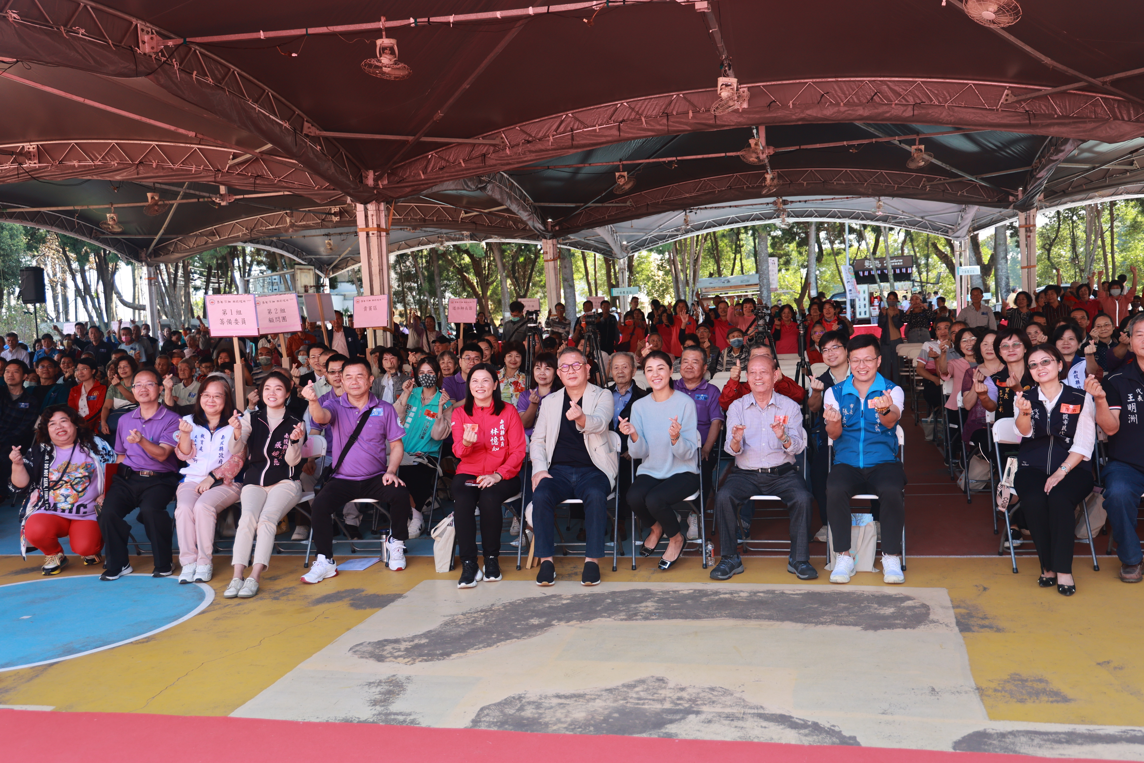 相關圖片1-敲響百年校鐘 投市西嶺國小師生歡慶創校百年