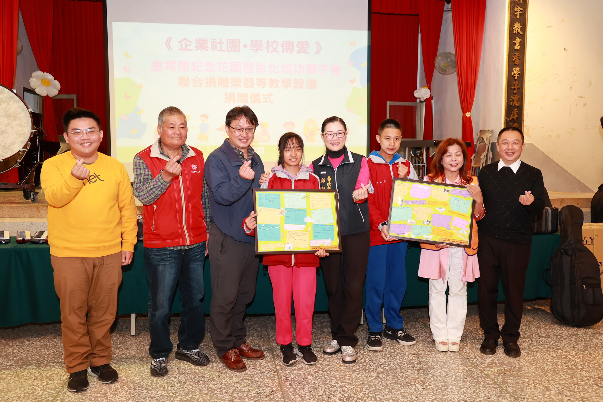 相關圖片1-許縣長感謝民間企業團體愛心捐贈學校教學設備