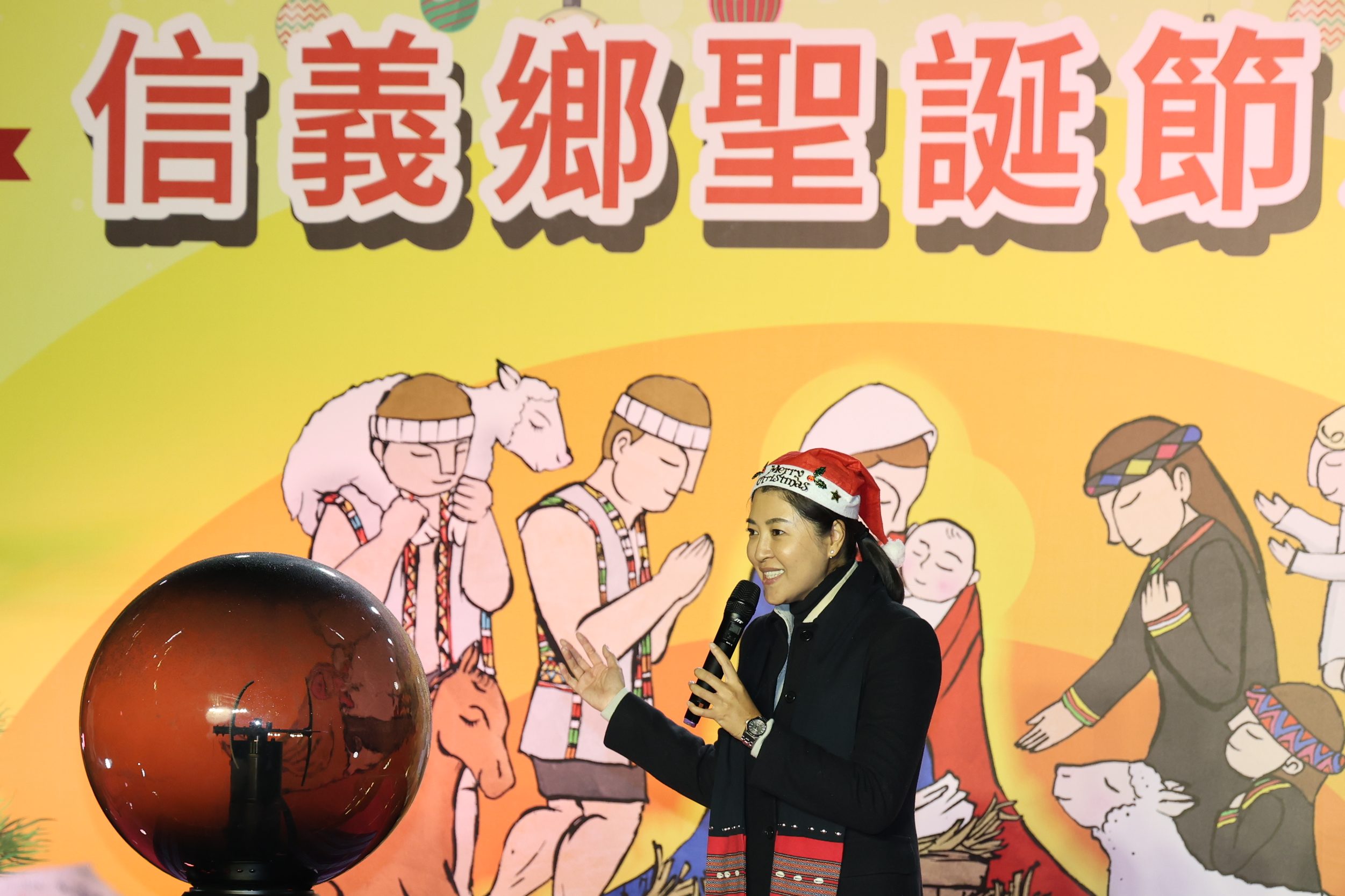 圖片-26公尺高聖誕樹在全台最大原民部落信義鄉羅娜燦爛點燈 許淑華縣長盛讚南投原民感恩歡慶年盛一年吸引破3萬遊客