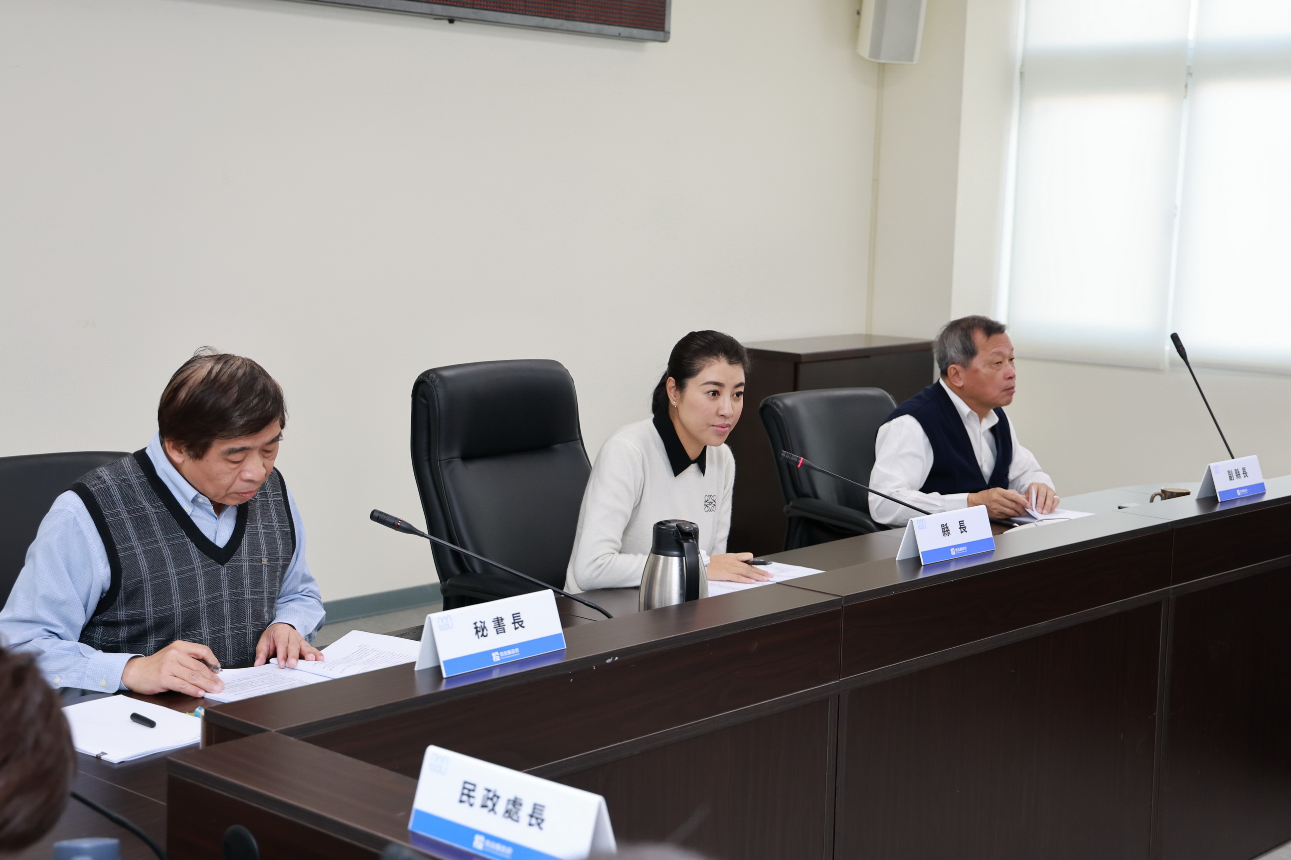 相關圖片1-縣府媒合8遊民入住旅館避寒 許縣長提醒長輩要保暖禦寒