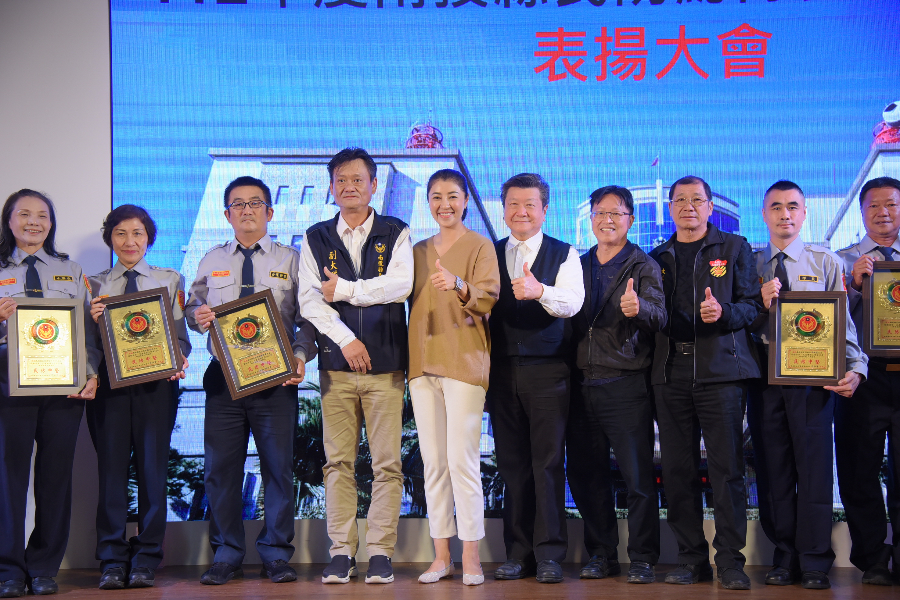 (開新視窗)連至 縣長許淑華表揚資深民防人員 完整照片