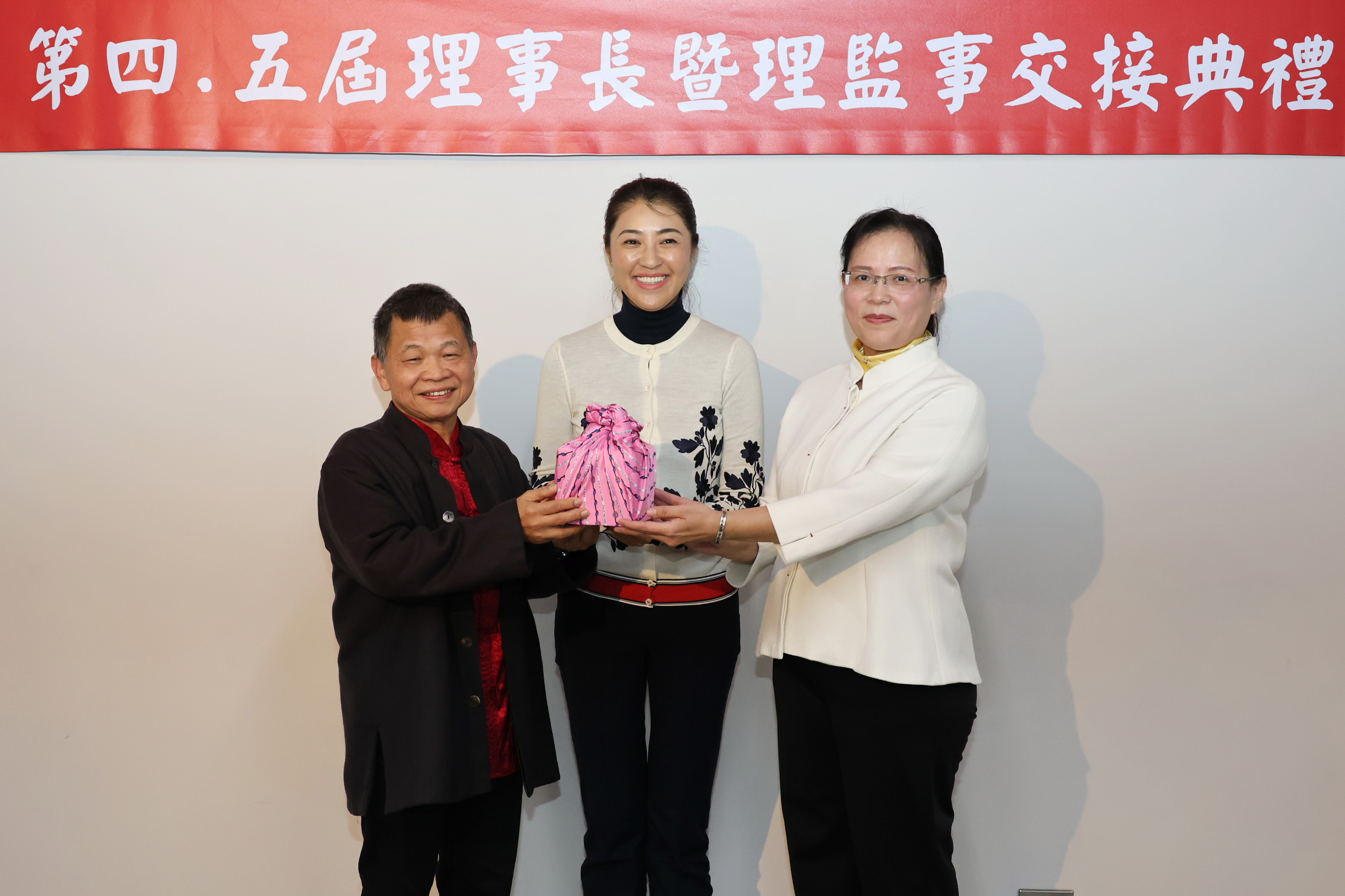 圖片-許縣長出席台灣茶文化推廣協會理事長交接典禮