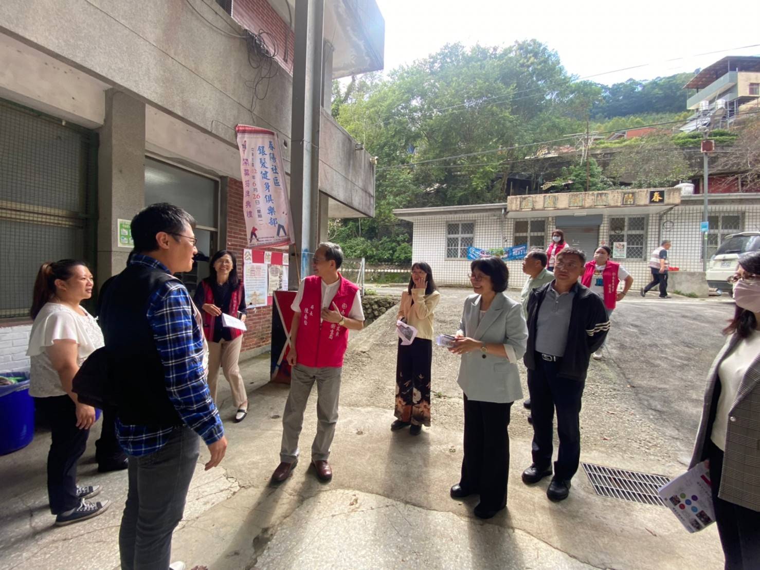 (開新視窗)連至 狂賀~~南投縣仁愛鄉衛生所榮獲「第15屆金所獎」卓越獎! 完整照片