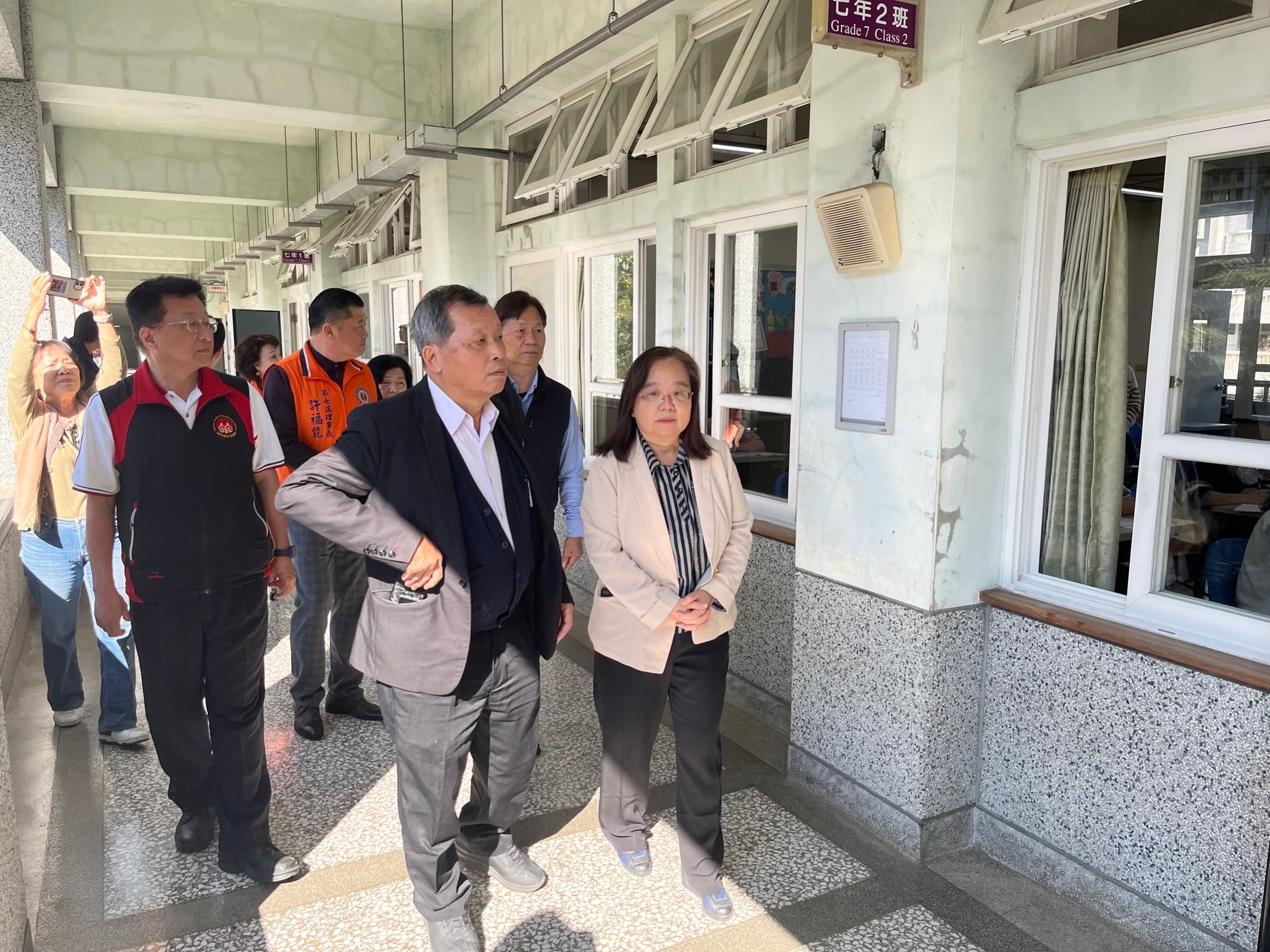 (開新視窗)連至 113年度國民中小學校長主任甄選 王副縣長巡視考場 完整照片