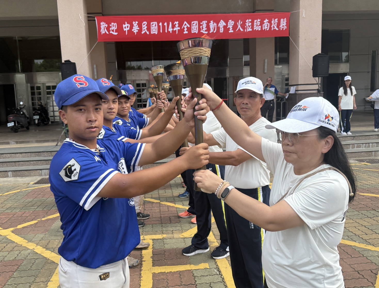 相關圖片2-南投縣熱情迎接114年全國運動會聖火 傳遞體育精神 展現榮耀成果