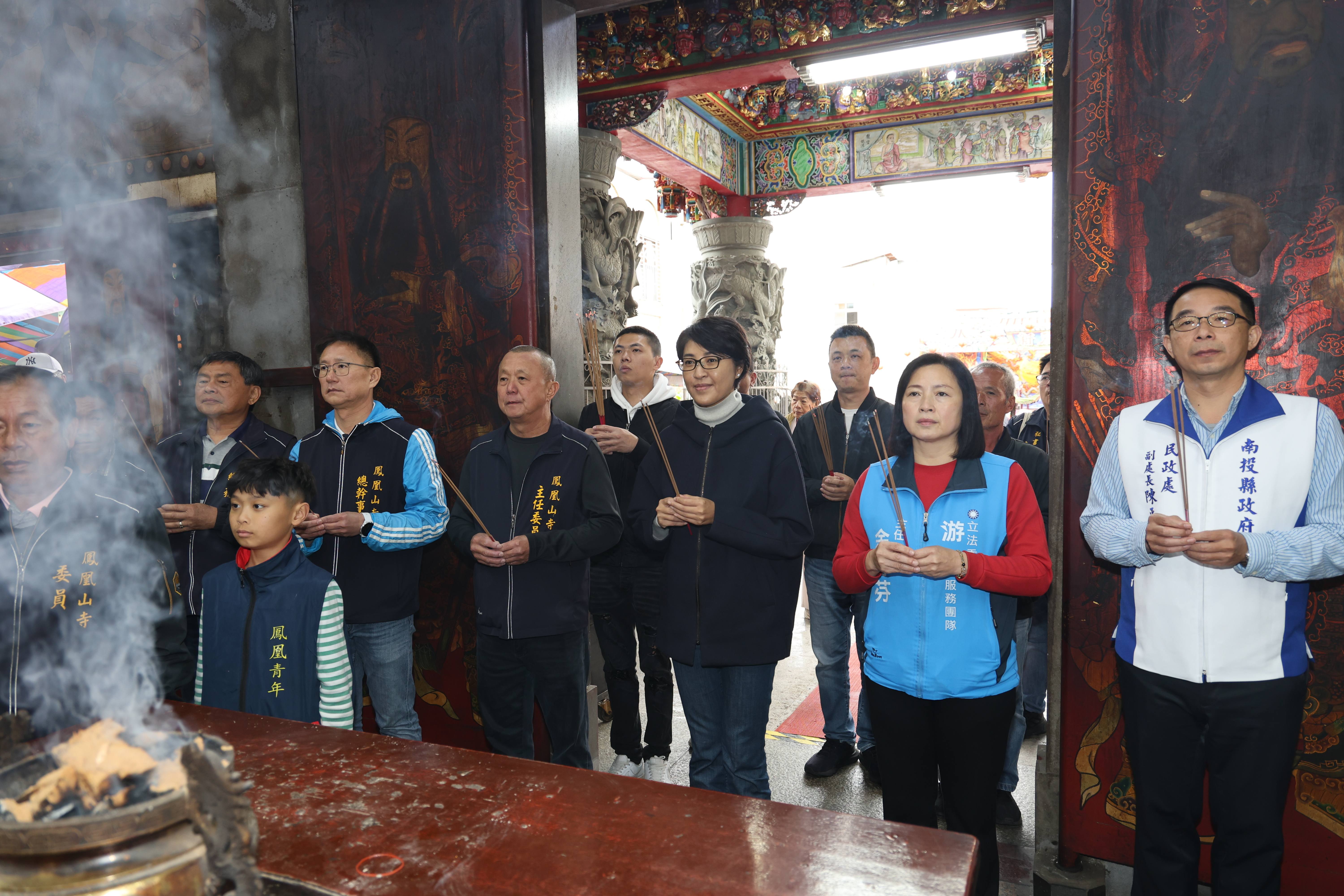 圖片-慚愧祖師聖誕許縣長赴鹿谷十宮廟參香祝壽