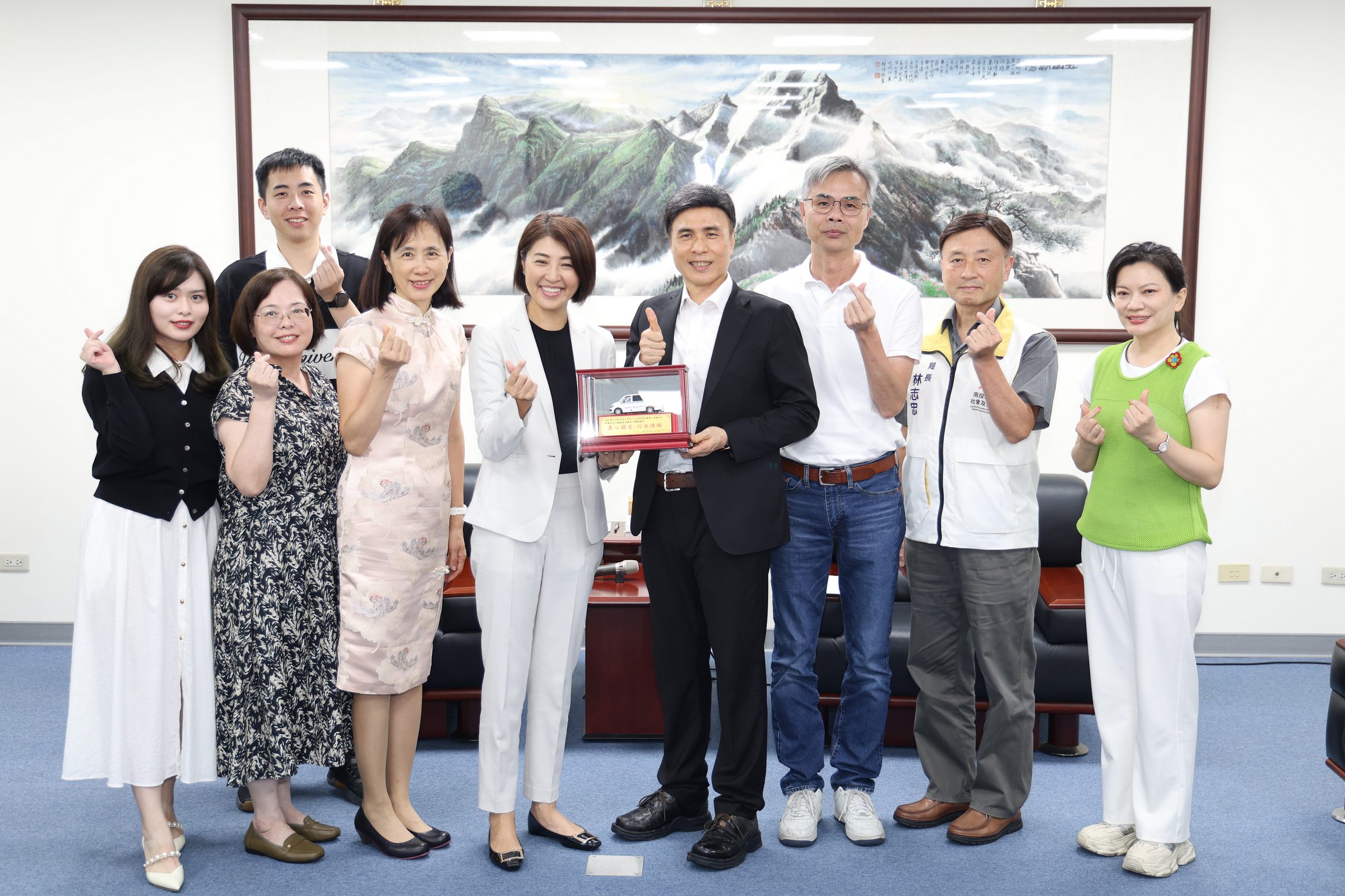 相關圖片1-企業愛心造福南投鄉親 廣知永續科技捐贈復康巴士 