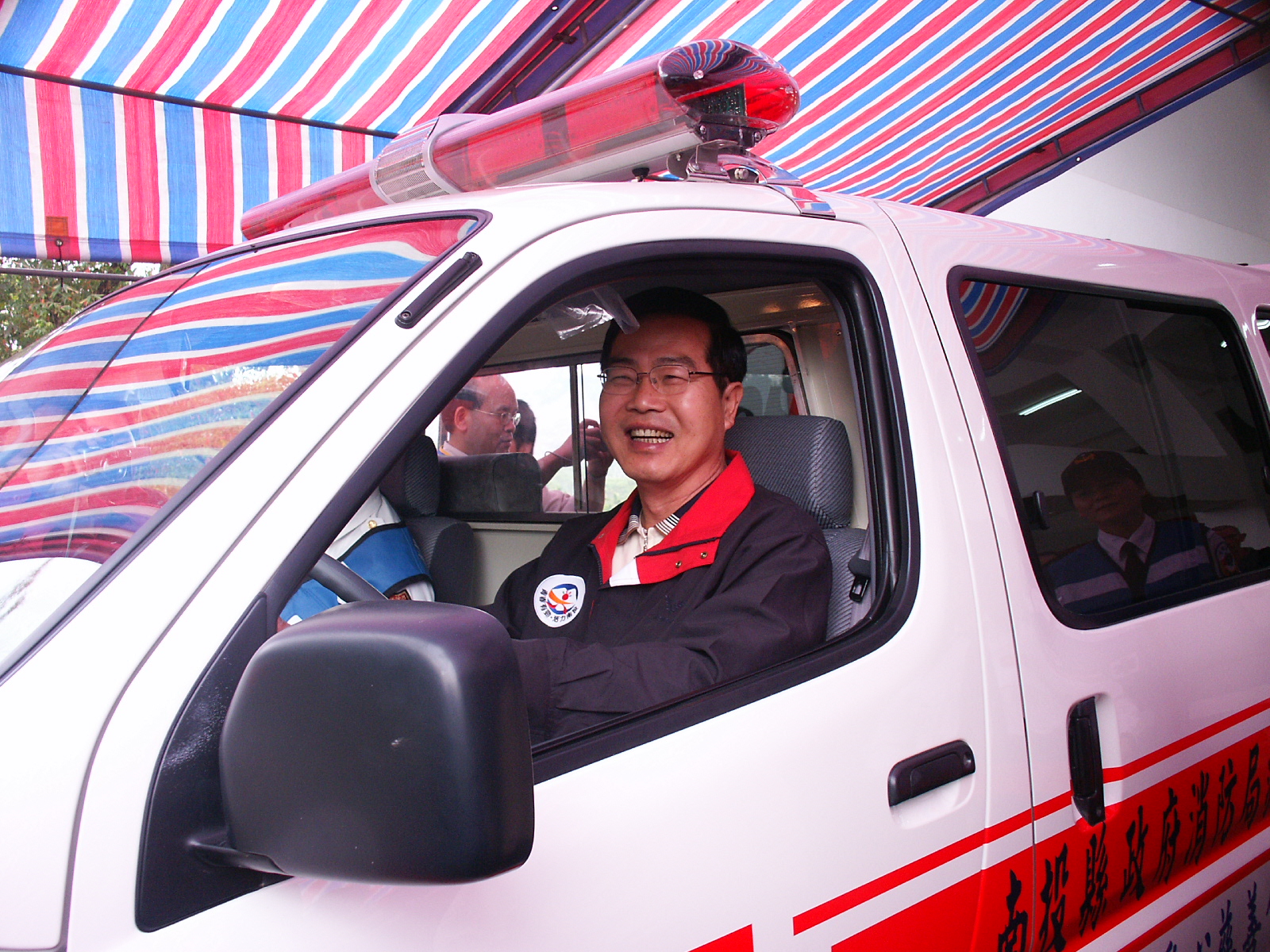 圖片-白水老人愛心慈善會捐贈本縣兩輛救護車