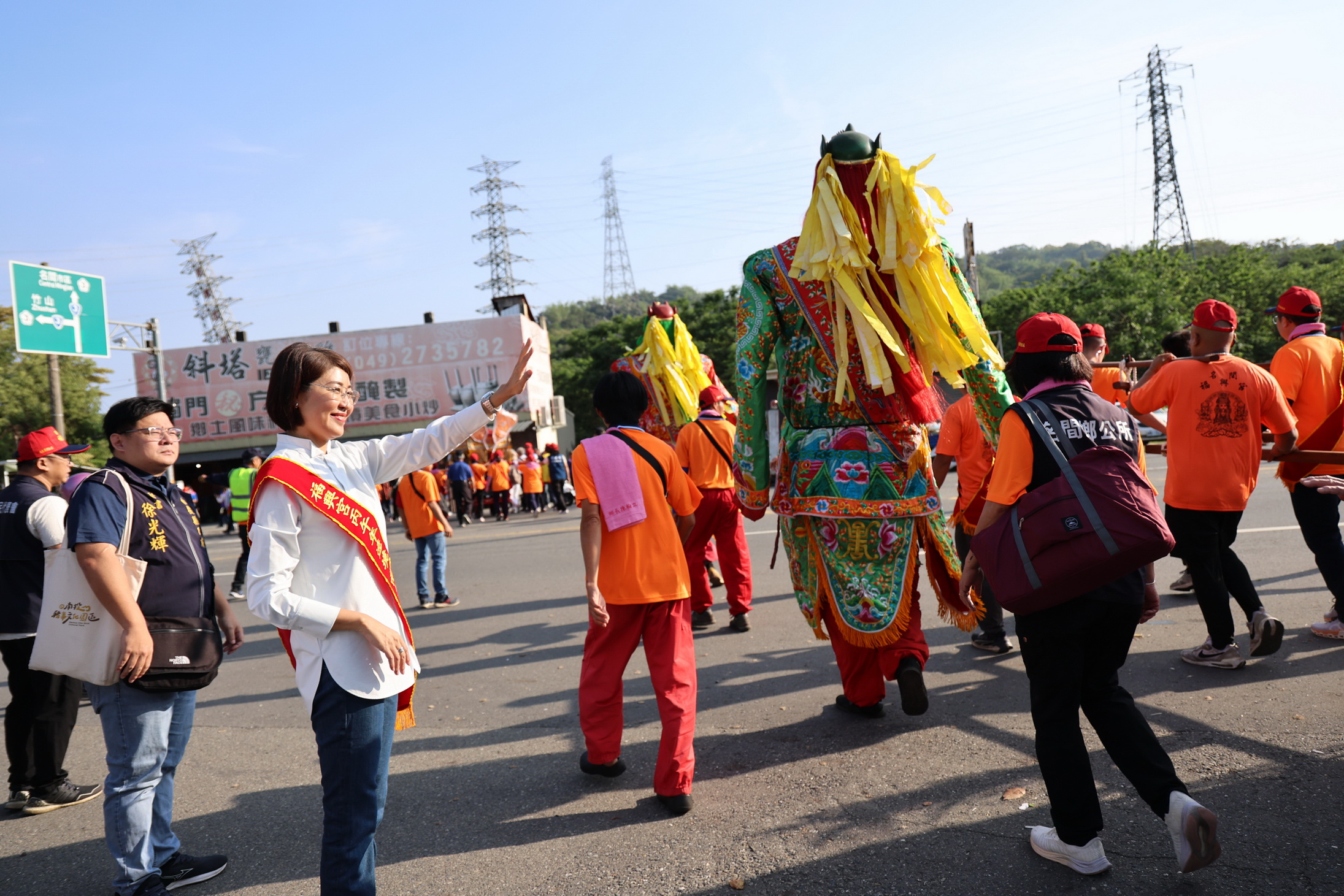 相關圖片7-名間鄉福興宮遶境登場 許縣長參香點起碼炮