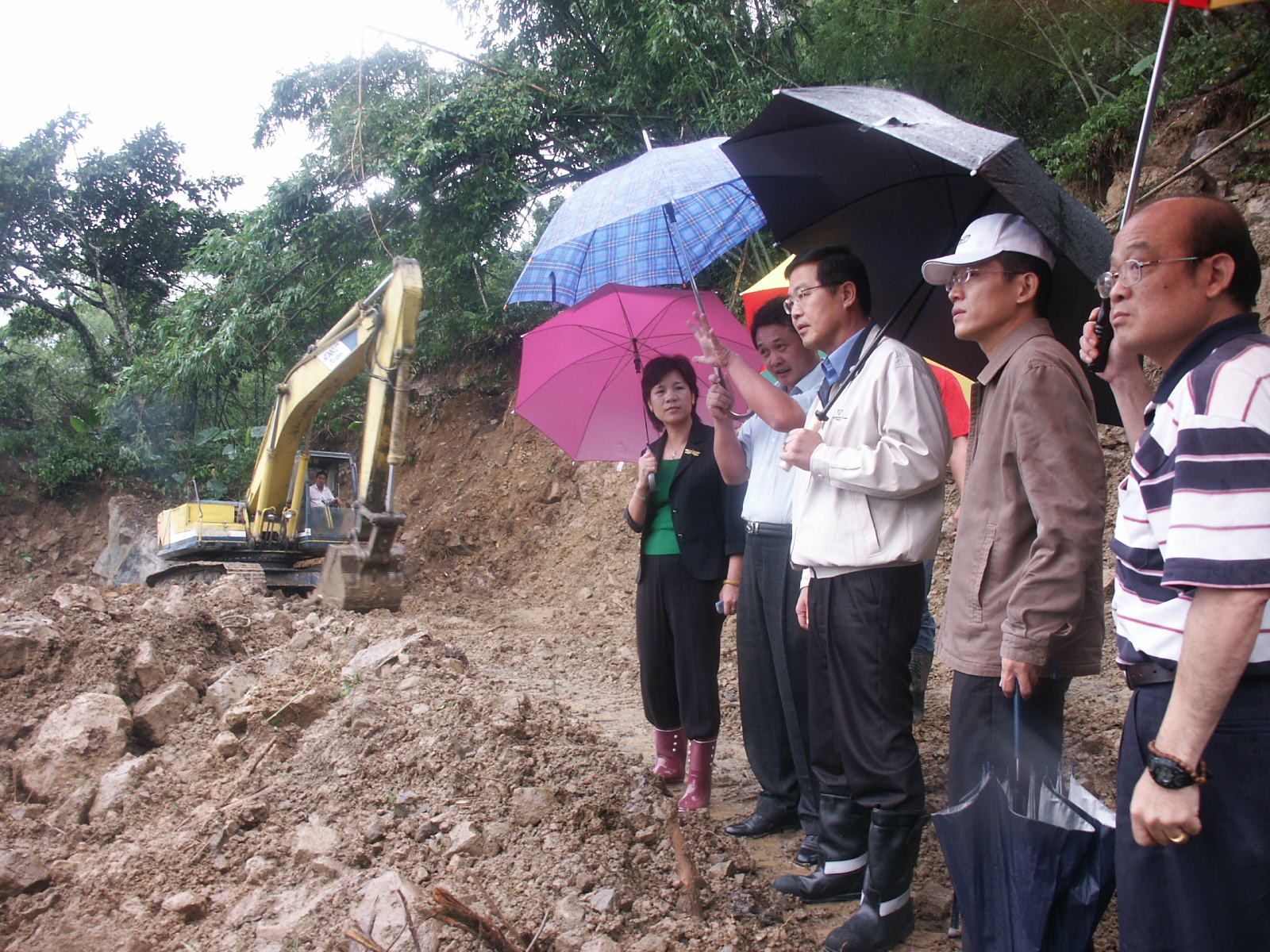 圖片-李縣長前往鹿谷鄉多處查勘豪雨災情