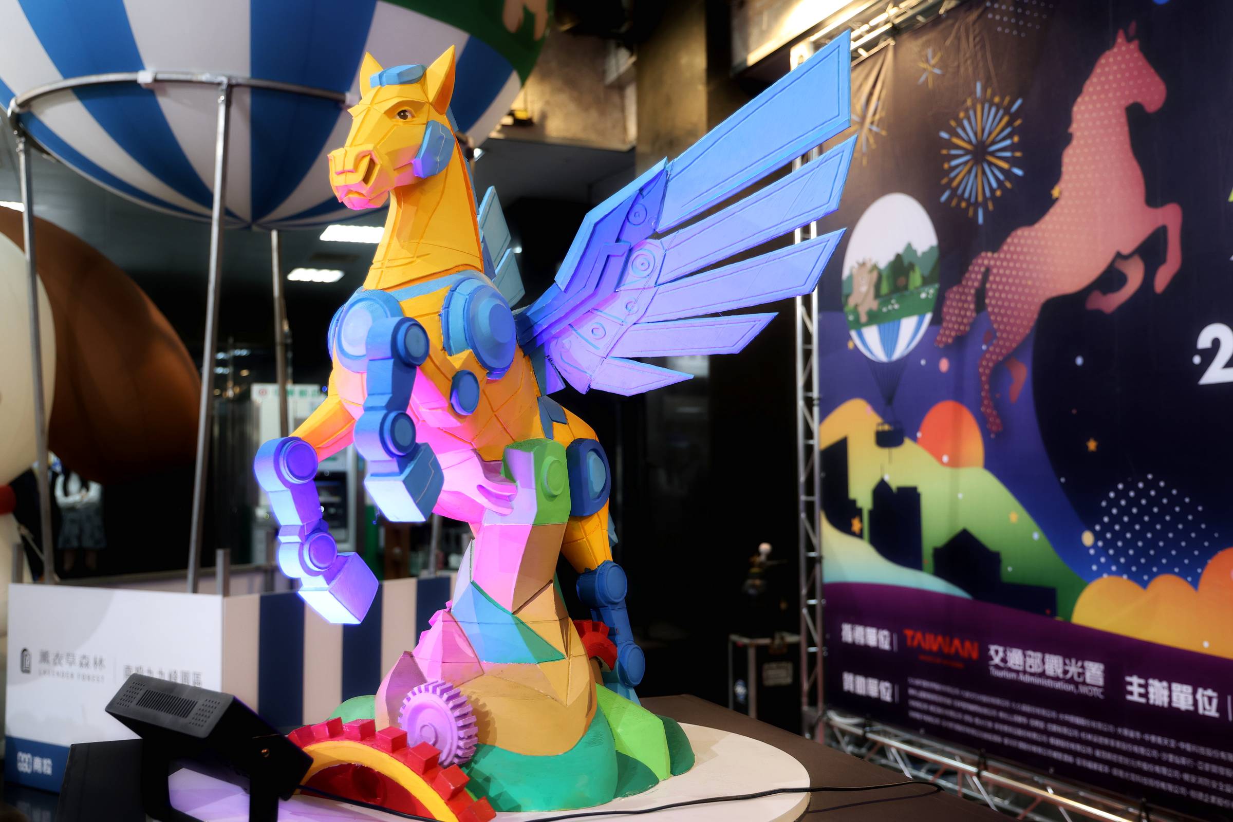 相關圖片5-情人節浪漫到婦女節．2026南投燈會「雙主燈」飛馬撼天  搭配九九峰氦氣球樂園驚艷登場讓你「從地表玩到高空」