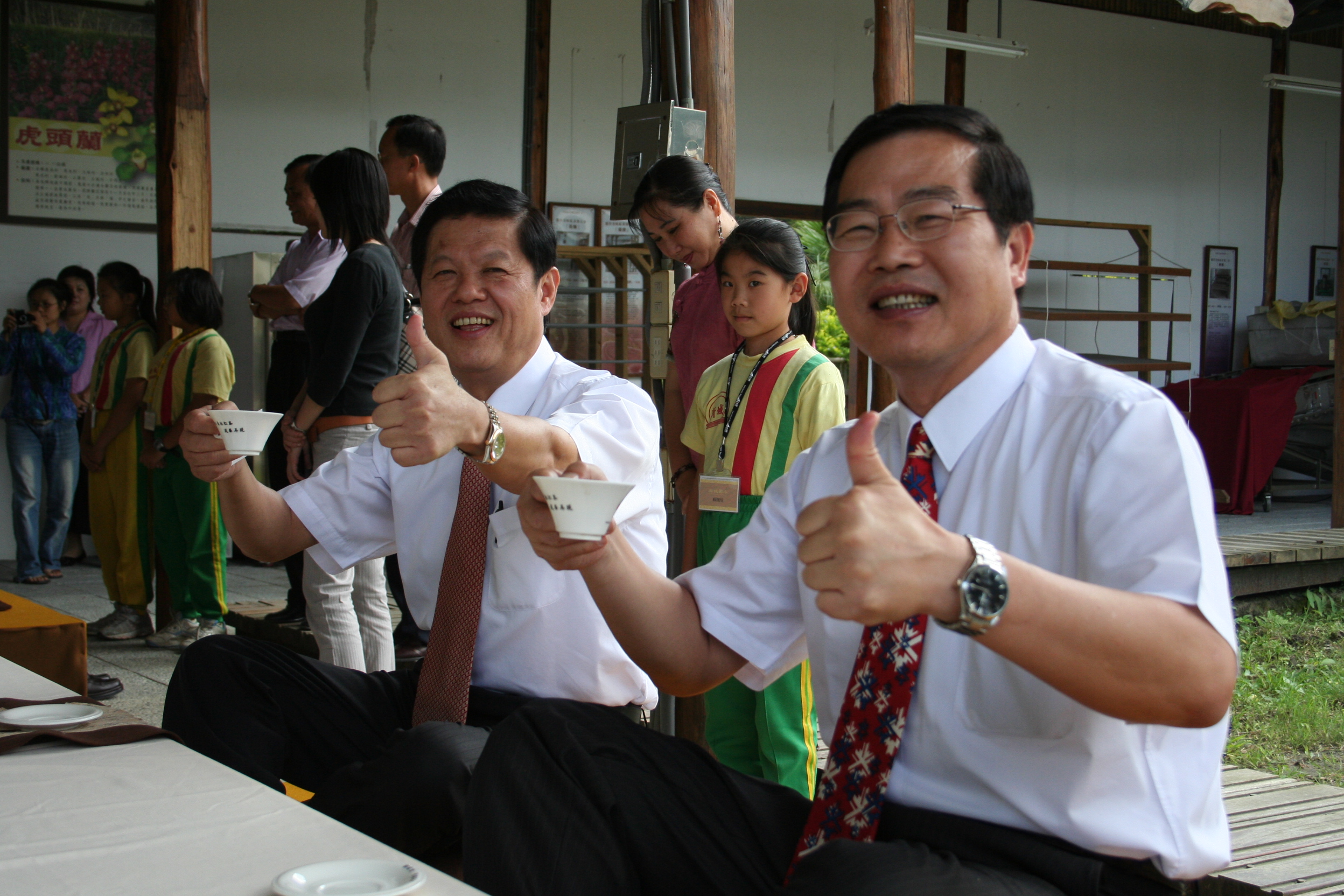 圖片-李縣長參加2006魚池紅茶文化季活動