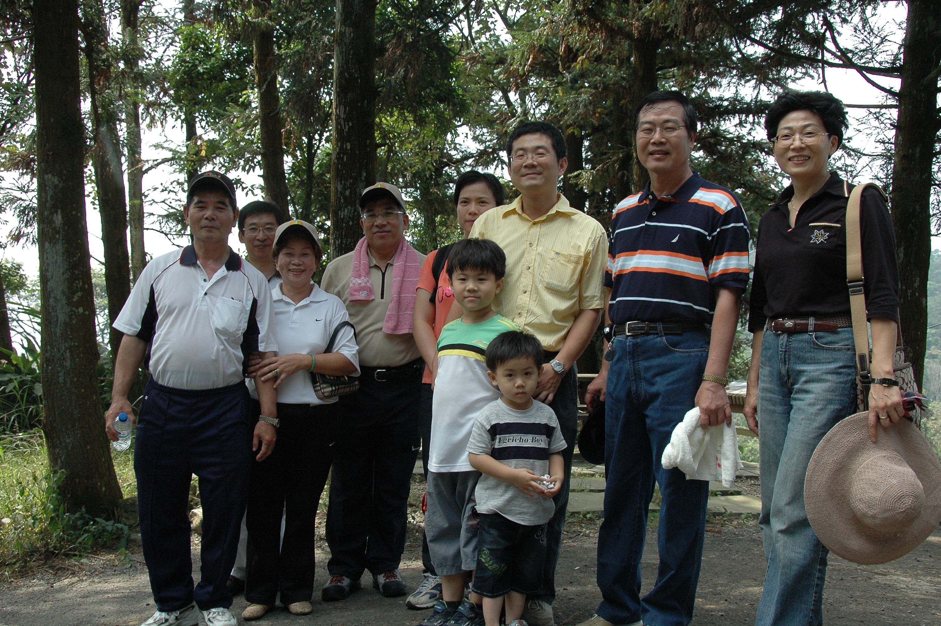 圖片-縣府主管日月潭貓蘭山登山健行，多位鄉鎮長共襄盛舉