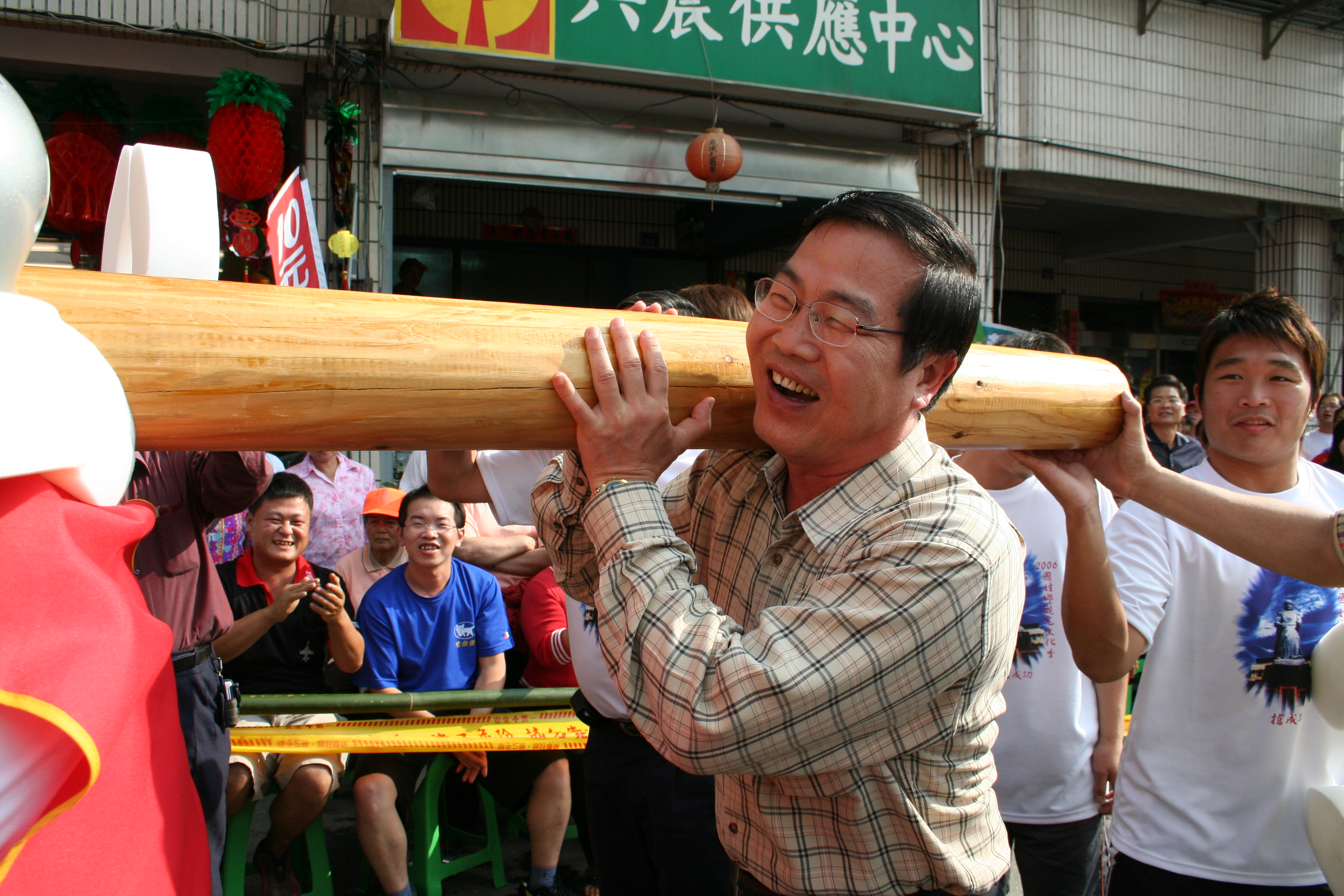 圖片-李縣長出席國姓鄉搶成功活動為選手加油