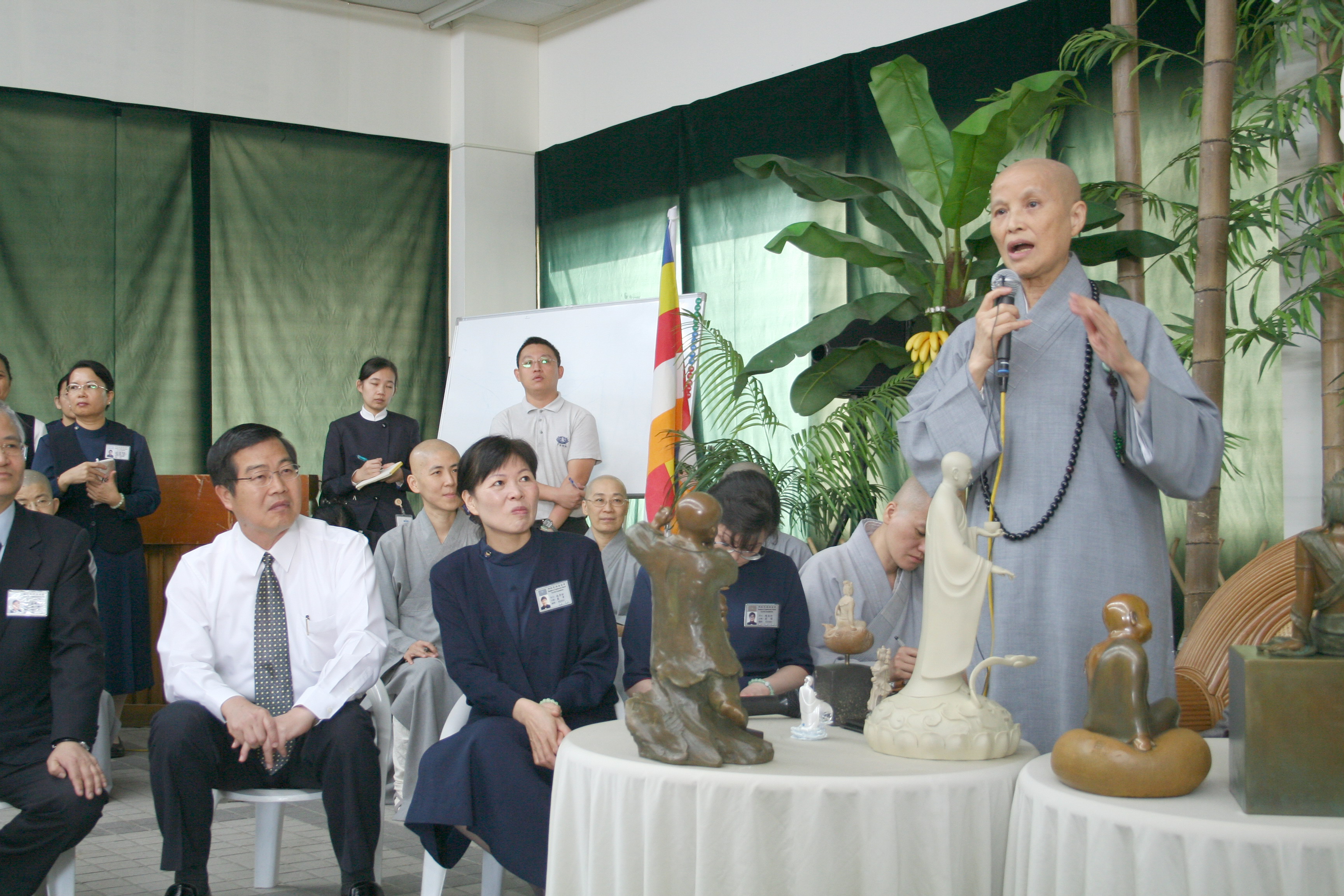 圖片-慈濟計畫在南投市設連絡處  李縣長致意並感謝慈濟人照顧九二一災民
