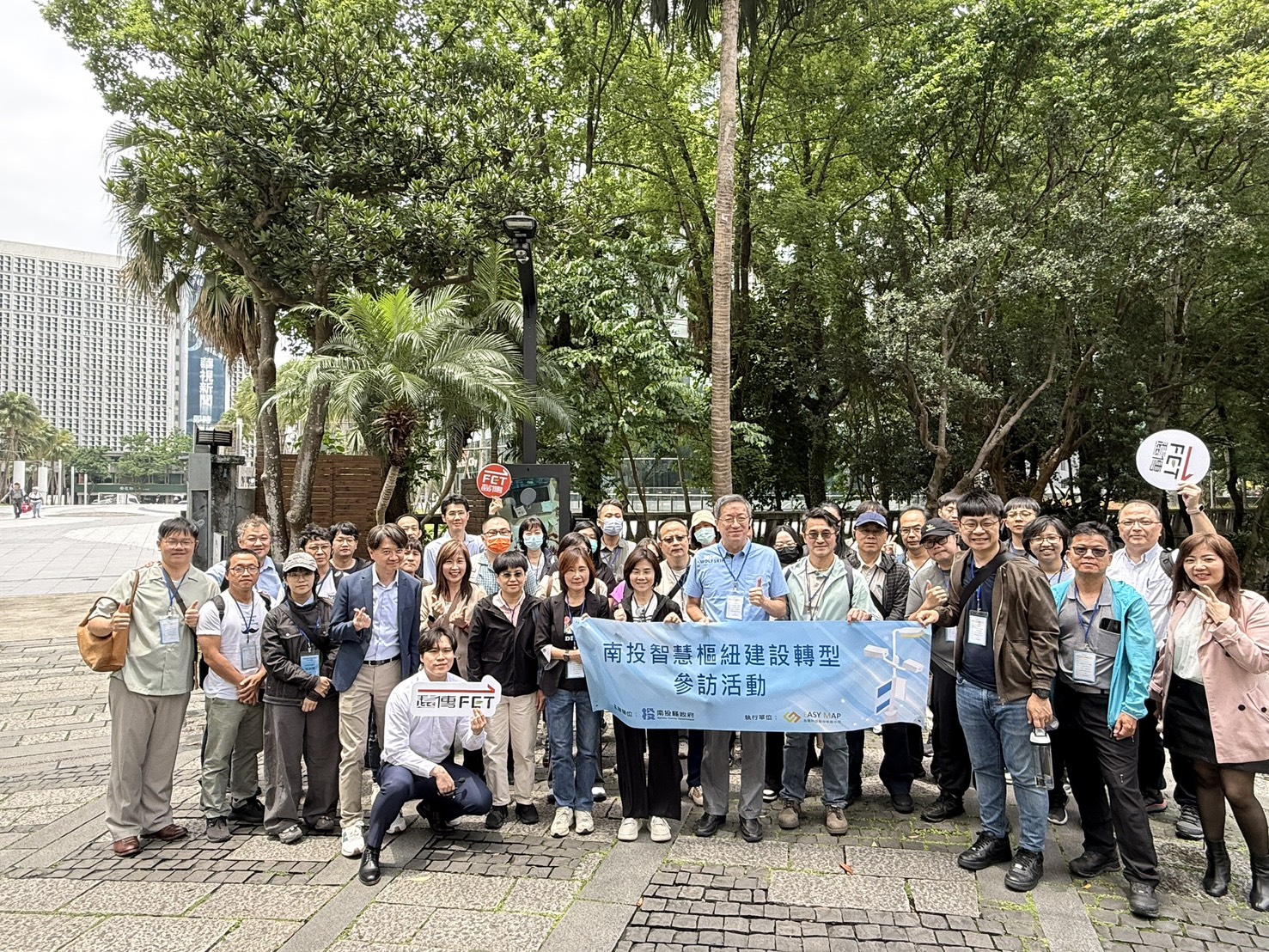 圖片-南投縣政府赴松菸觀摩智慧杆　從示範場域看見未來城市樣貌