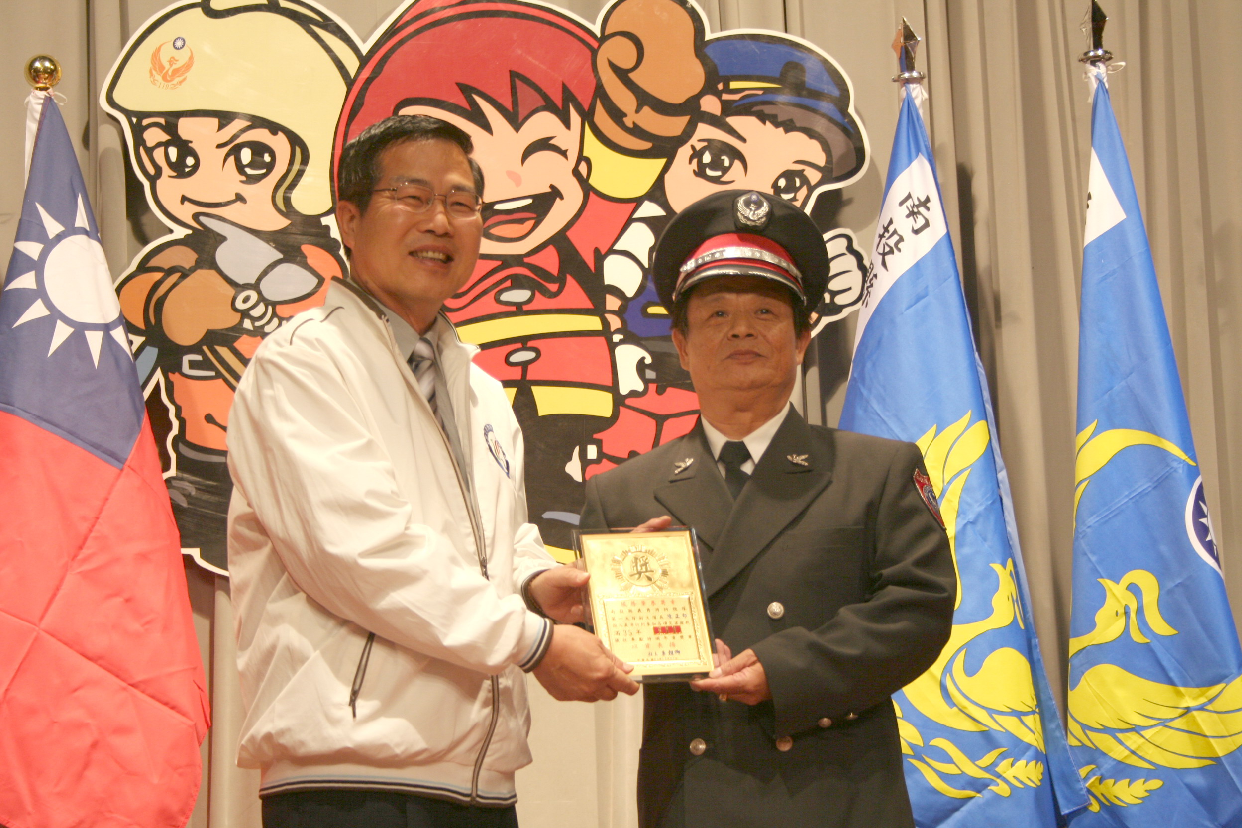 圖片-95年度消防民力團體年資標頒獎 李縣長感謝救災人員無私奉獻