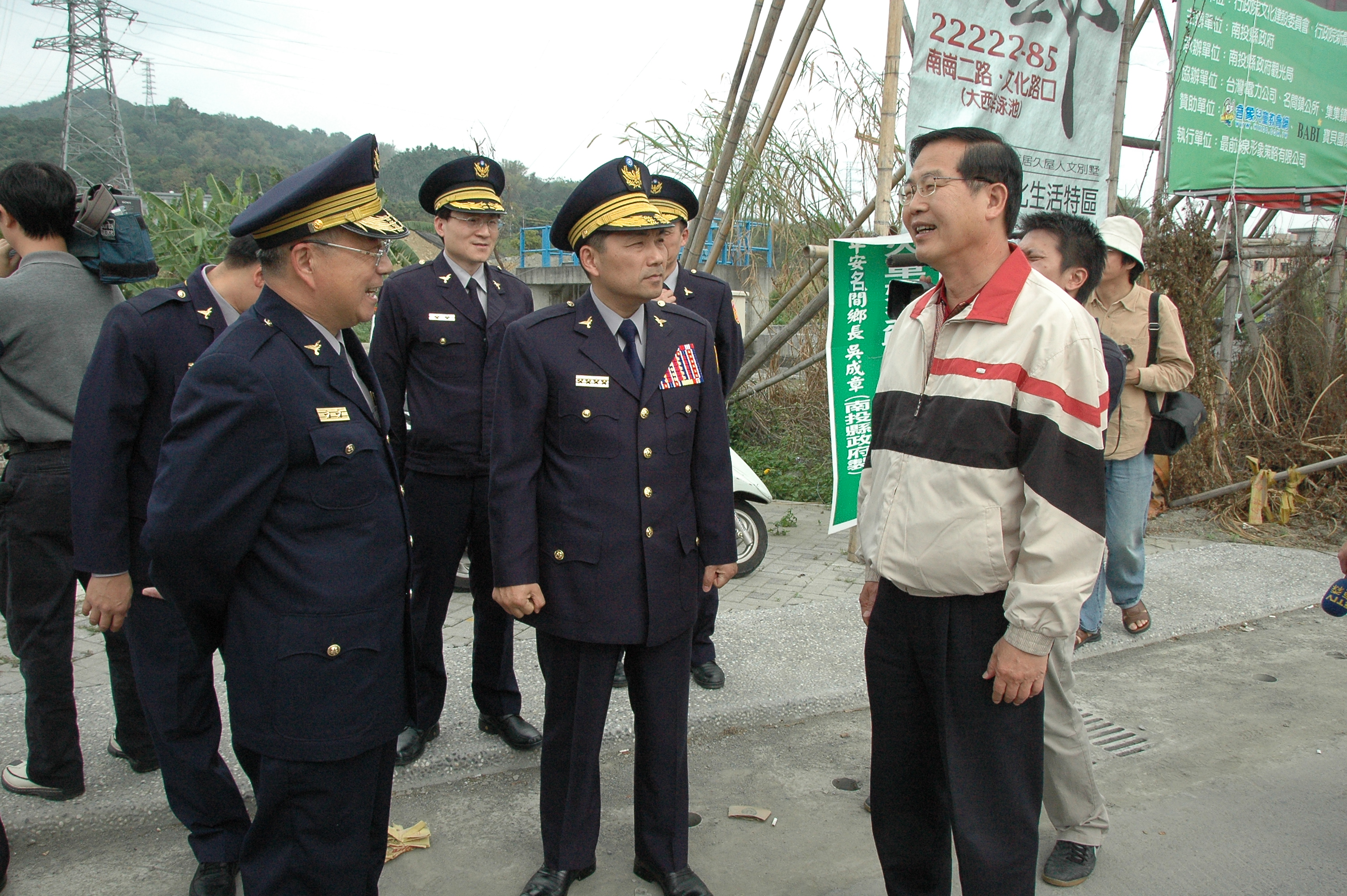 圖片-李縣長與警政署長視察本縣春節交通疏導勤務