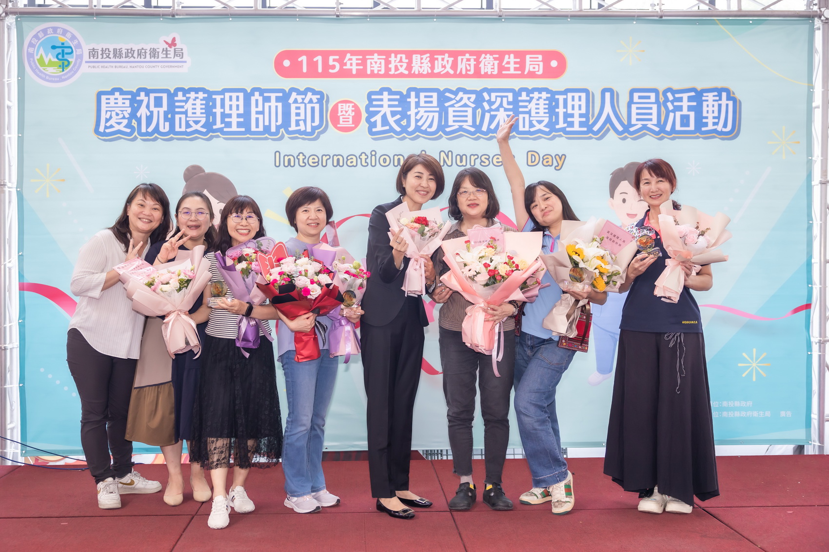 相關圖片5-白衣天使齊聚半山夢工廠歡慶護師節 縣府表揚資深護理人員
