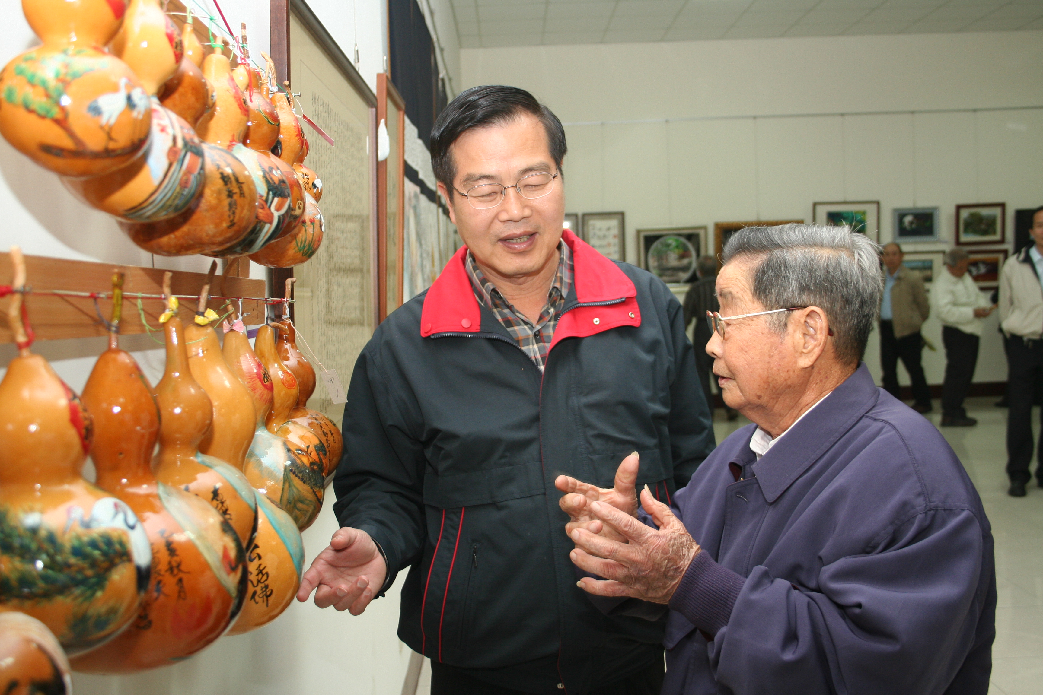 圖片-李縣長出席竹山文昌書院「美的傳承」-鄭春期三代聯展