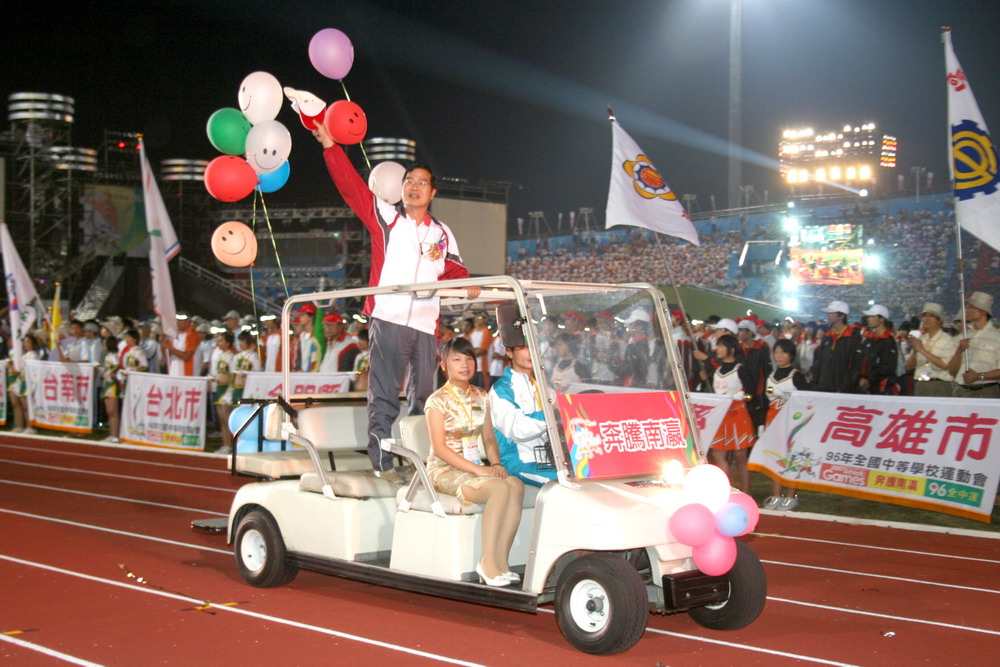 圖片-李縣長率本縣代表隊參加96年全中運
