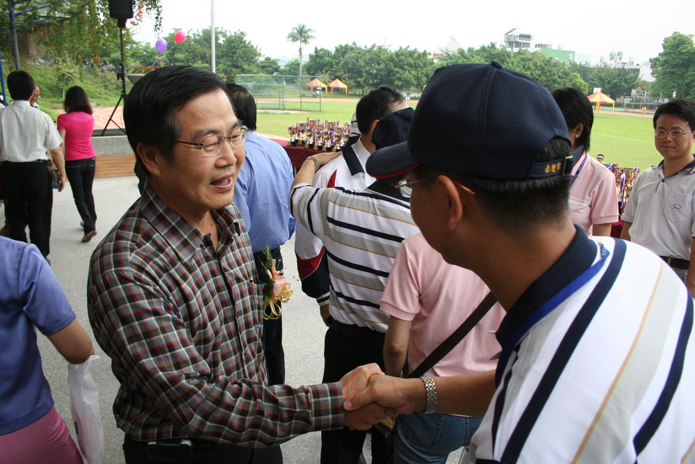 圖片-李縣長前往南投市第25屆市運為選手加油