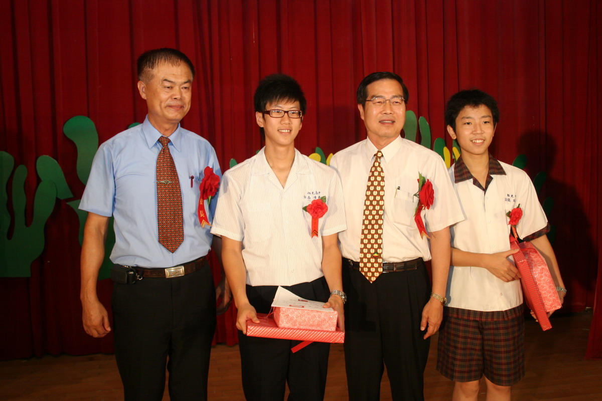 圖片-李縣長出席旭光高中畢業典禮  勉勵學生有付出才有收穫