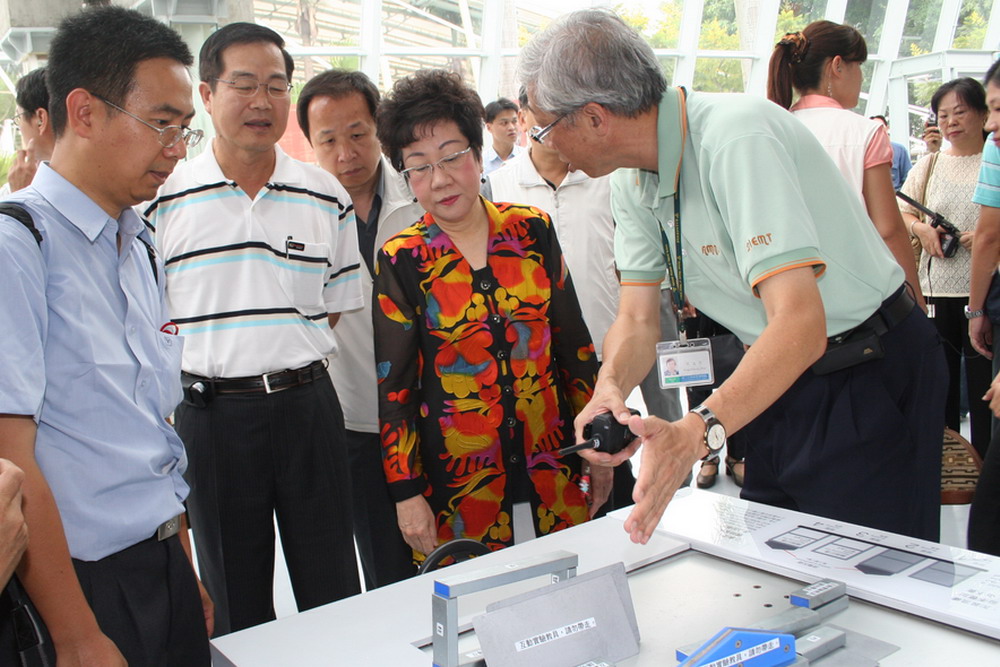 圖片-921八週年 縣長李朝卿陪同副總統呂秀蓮訪重建區
