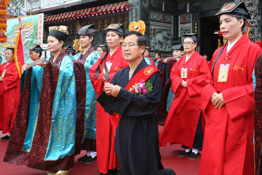圖片-李縣長參加中華道教民俗藝術嘉年華三獻禮祭典儀式