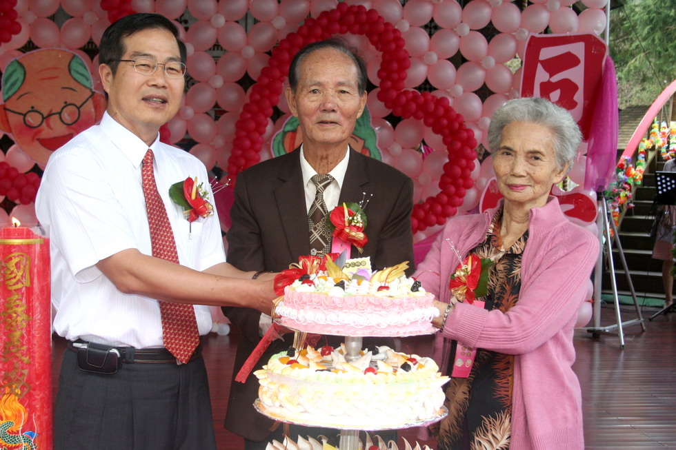 圖片-南投縣96年金婚鑽石婚紀念活動 願天下有情人白頭偕老